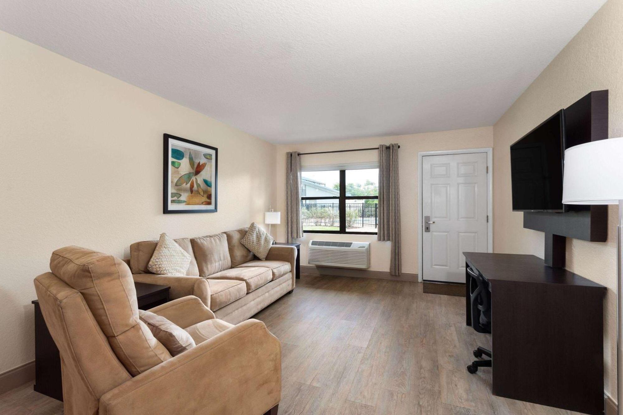 One-Bedroom Suite Two Queen Beds Non-Smoking