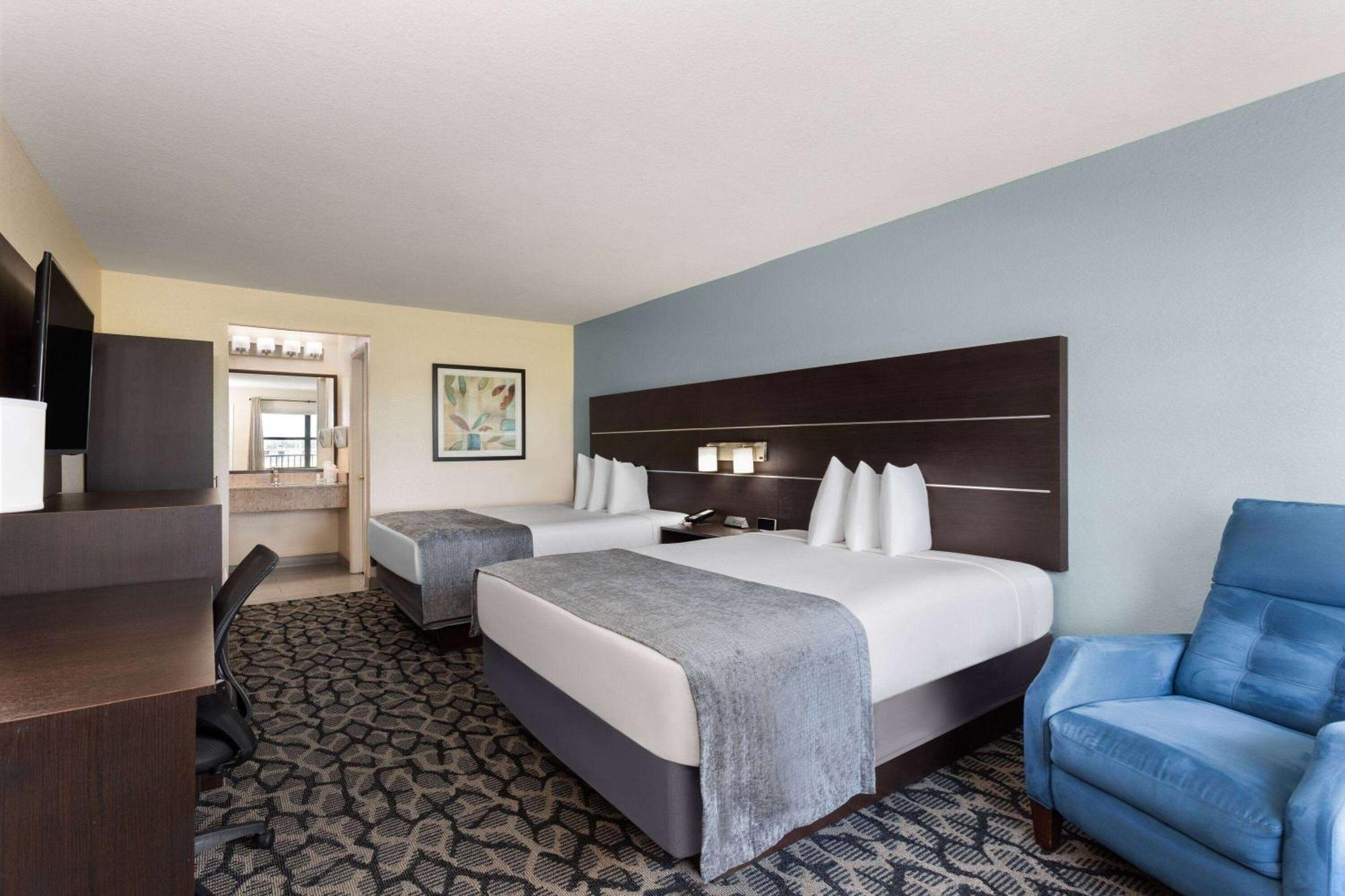 Queen Room Two Queen Beds Non-Smoking
