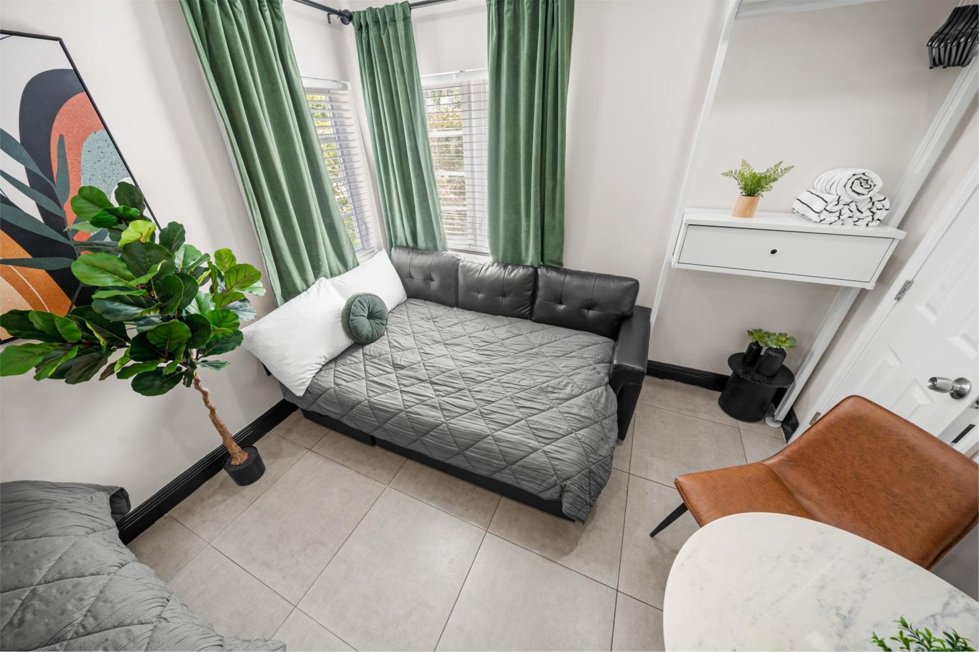 Deluxe Corner Queen Studio with Kitchenette and Sofa Bed,1613005667:JPEG