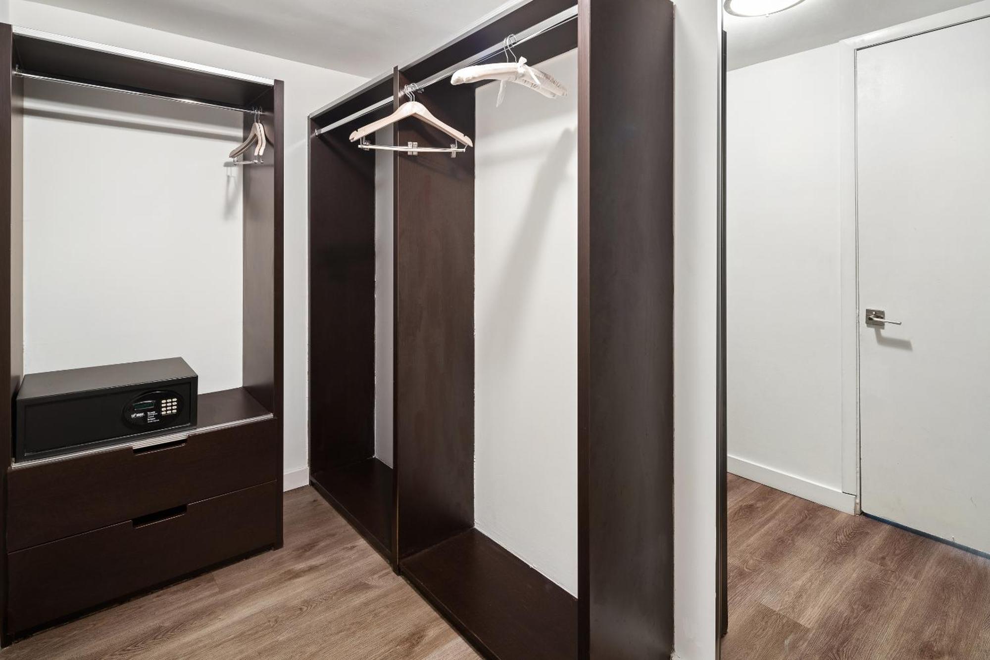 Deluxe Room with Two Double beds and Balcony - Bay View,1615692565:JPEG