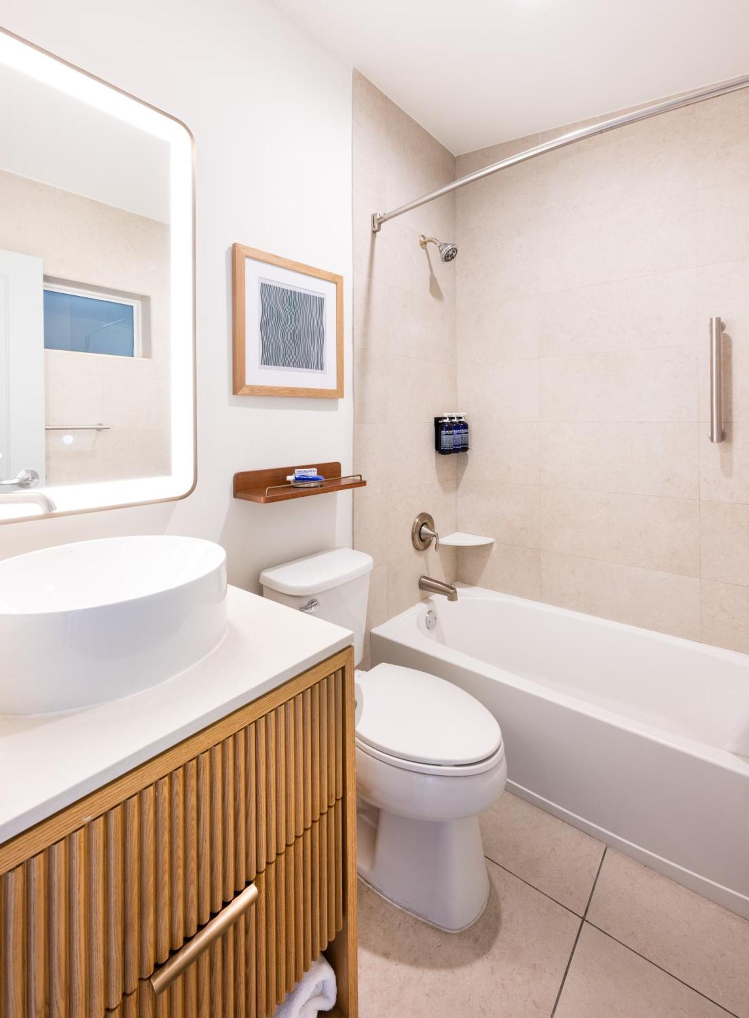 1 King 2 Queen Beds Islander Two Bedroom Suite