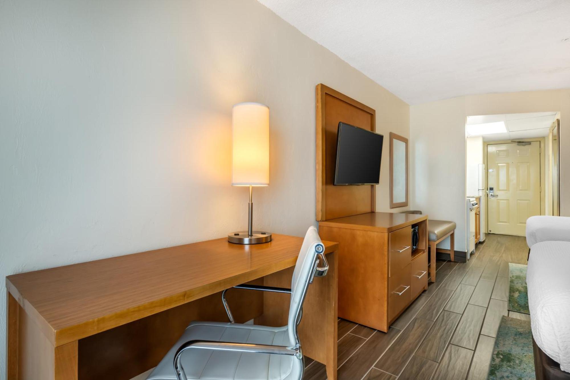 Deluxe Queen Room Two Queen Beds Ocean Front