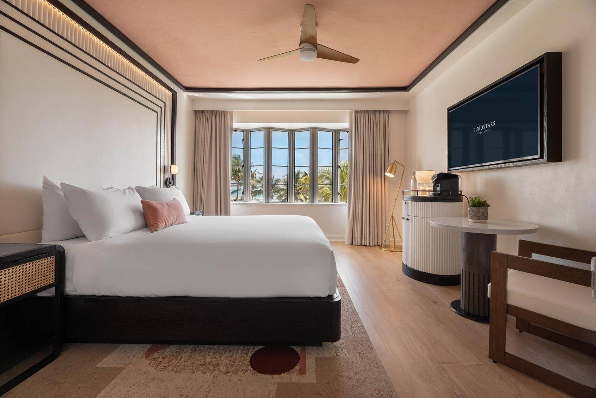 Quarto Deluxe com Cama King-size e Vista do Mar