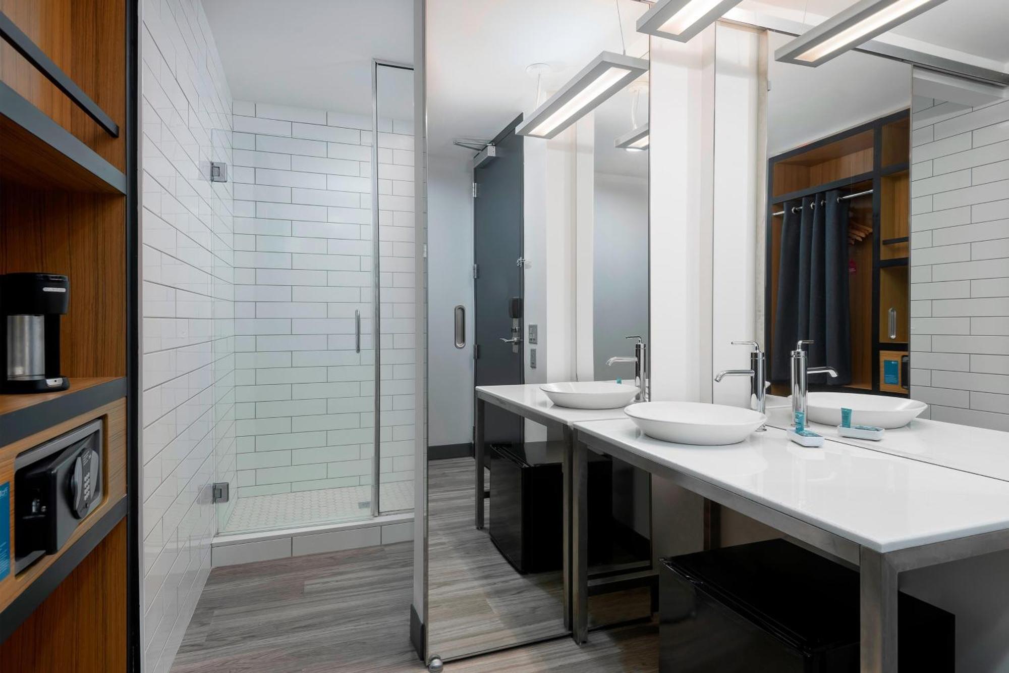 King Room,1631559504:JPEG