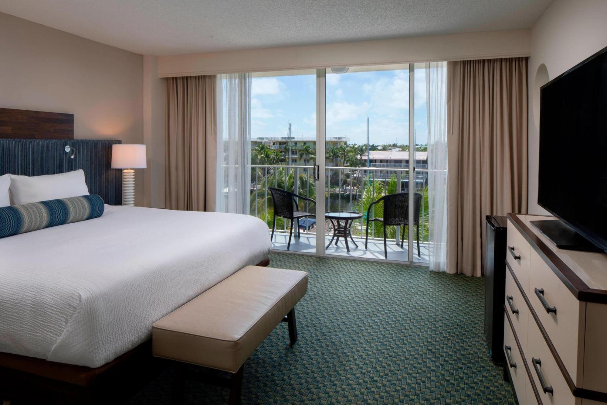 1 Bedroom Suite, 1 King, Sofa bed, Marina view, Whirlpool,1641013138:JPEG