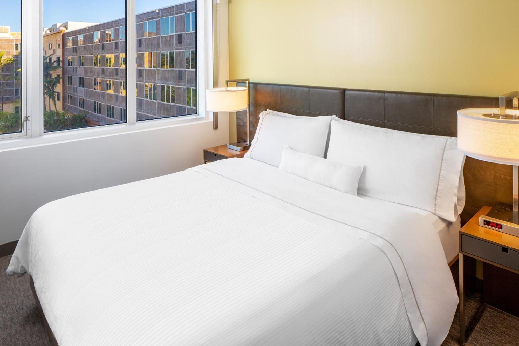 One-Bedroom King Suite with Sofa Bed,1632251700:JPEG