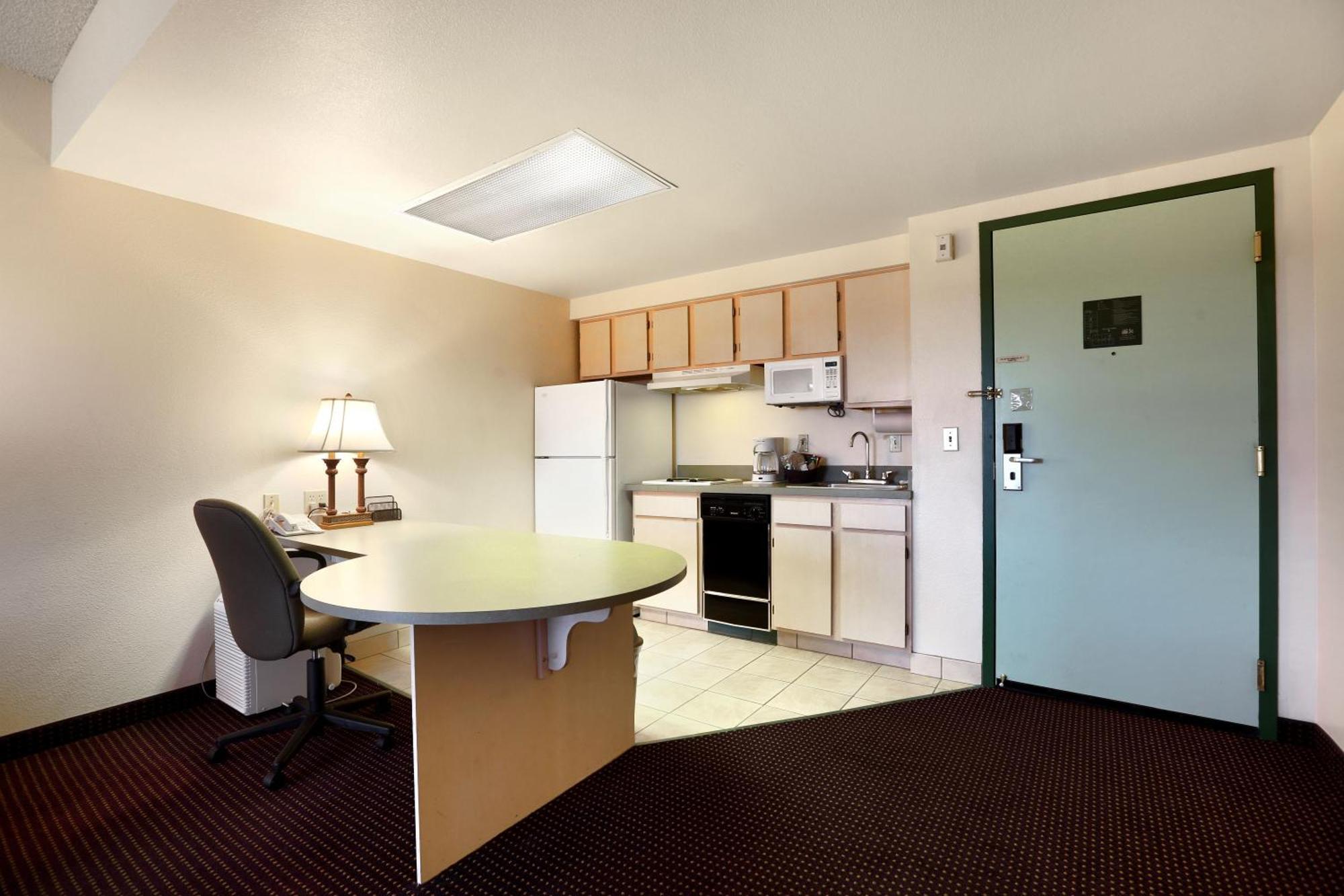One Bedroom Queen Suite