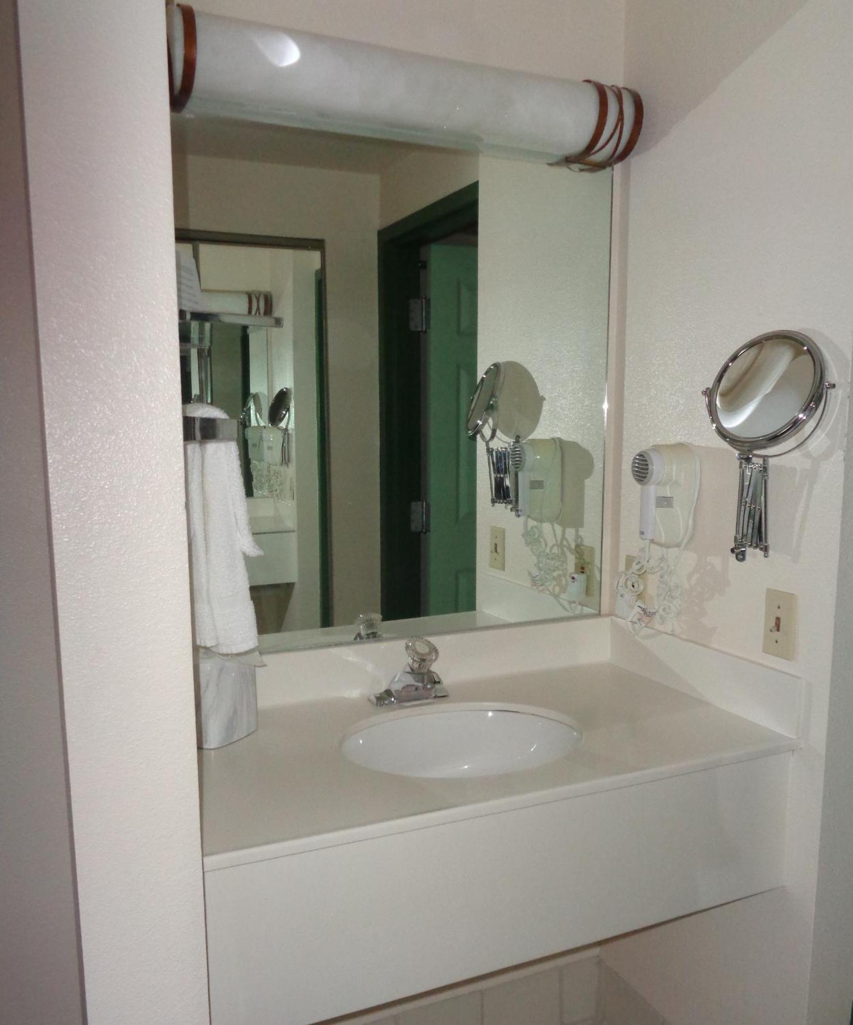 One Bedroom Queen Suite