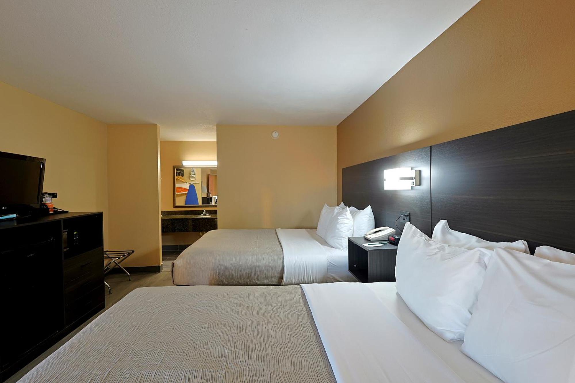 Queen Room Two Queen Beds Non-Smoking