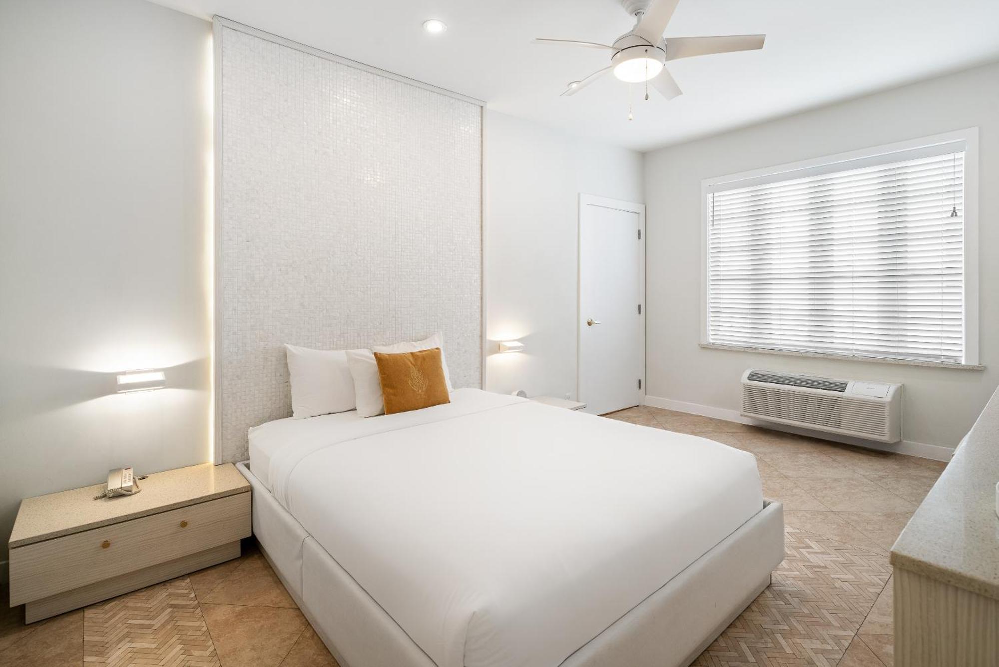 Cardozo Queen Room