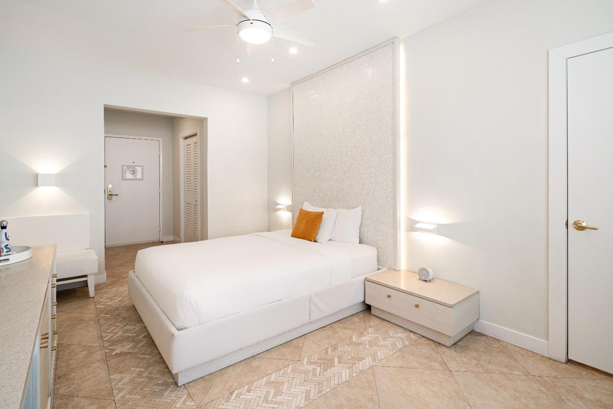 Cardozo Queen Room