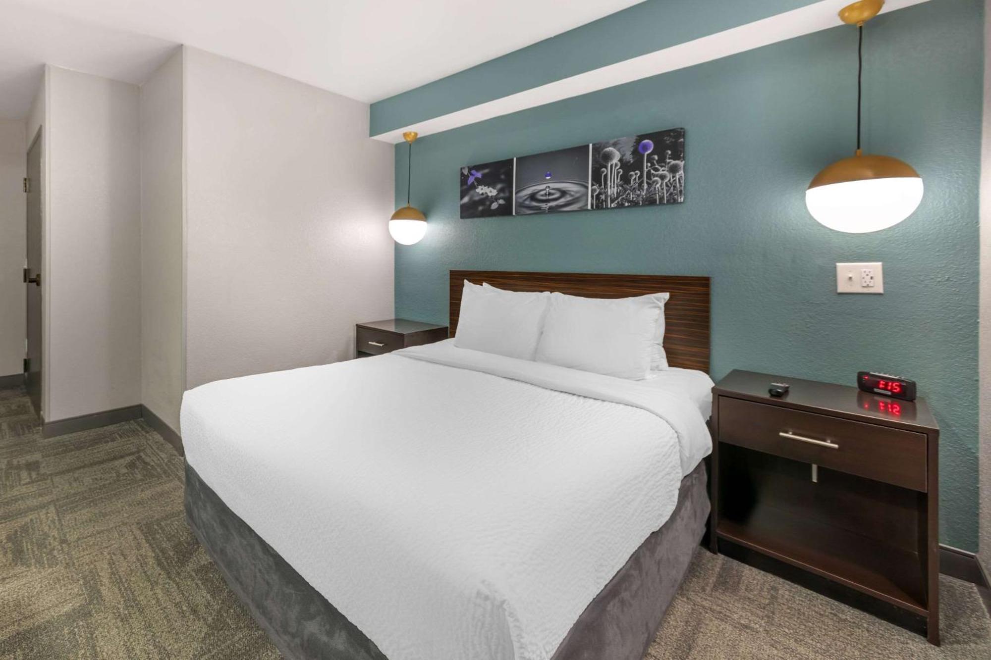 Queen Room,1643147391:JPEG