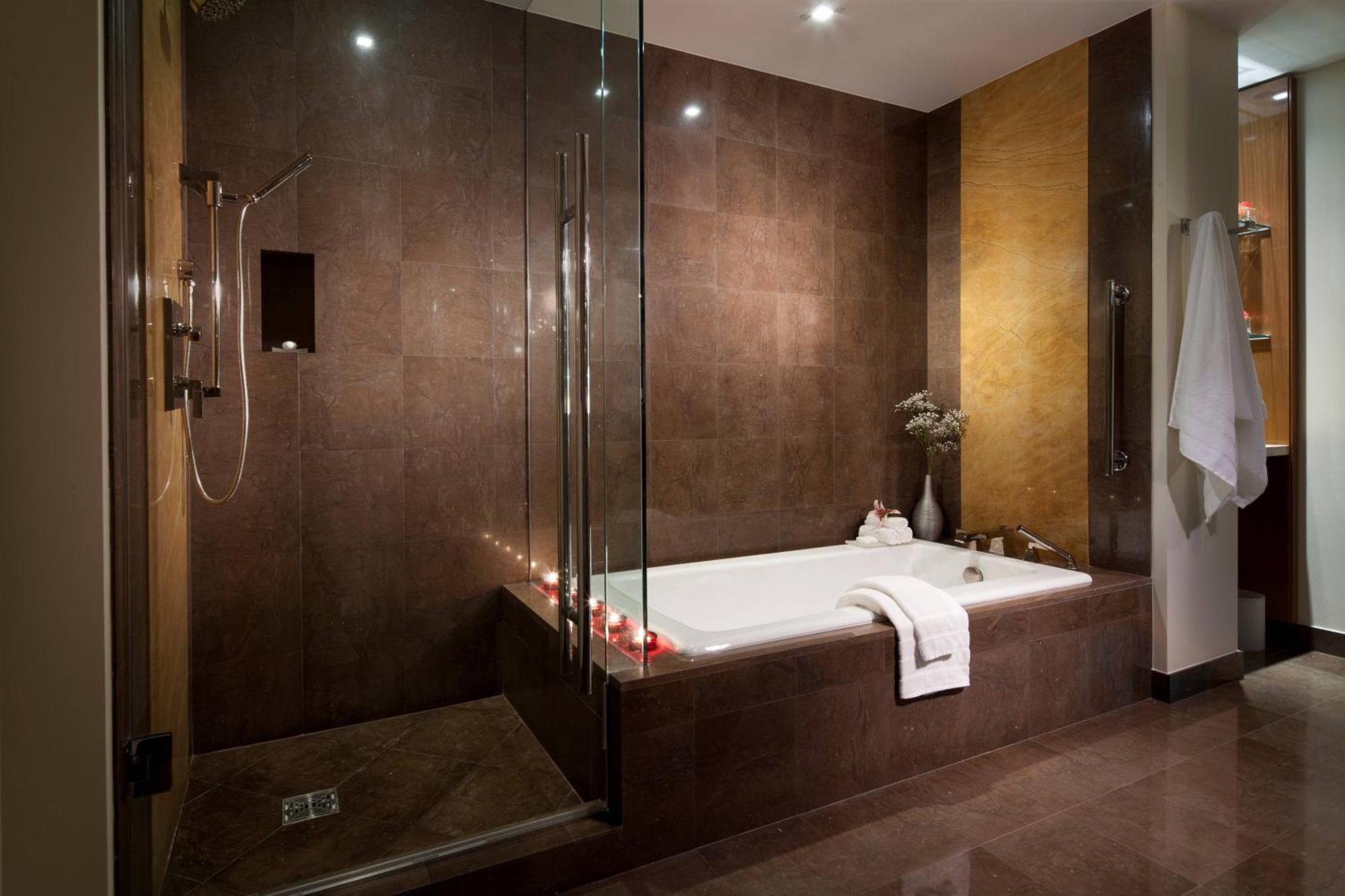 King or Double Room with City View,1643153700:JPEG