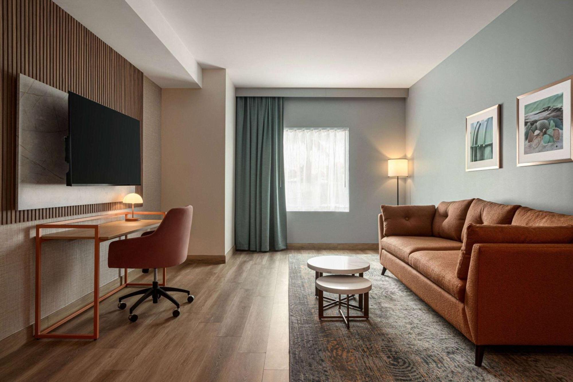 One-Bedroom King Suite Non-Smoking