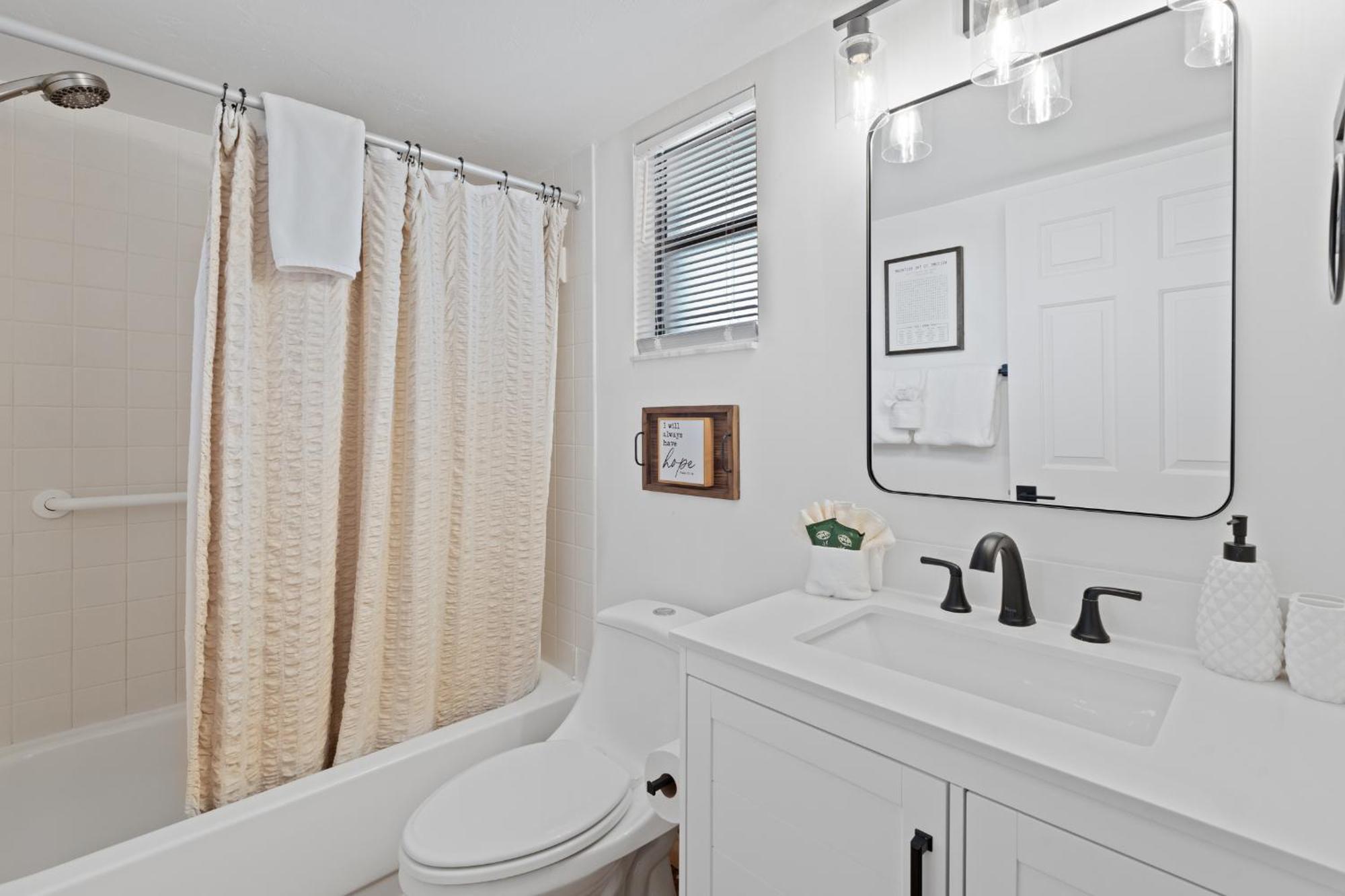 Two-Bedroom Deluxe Apartment with Balcony,1648893386:JPEG