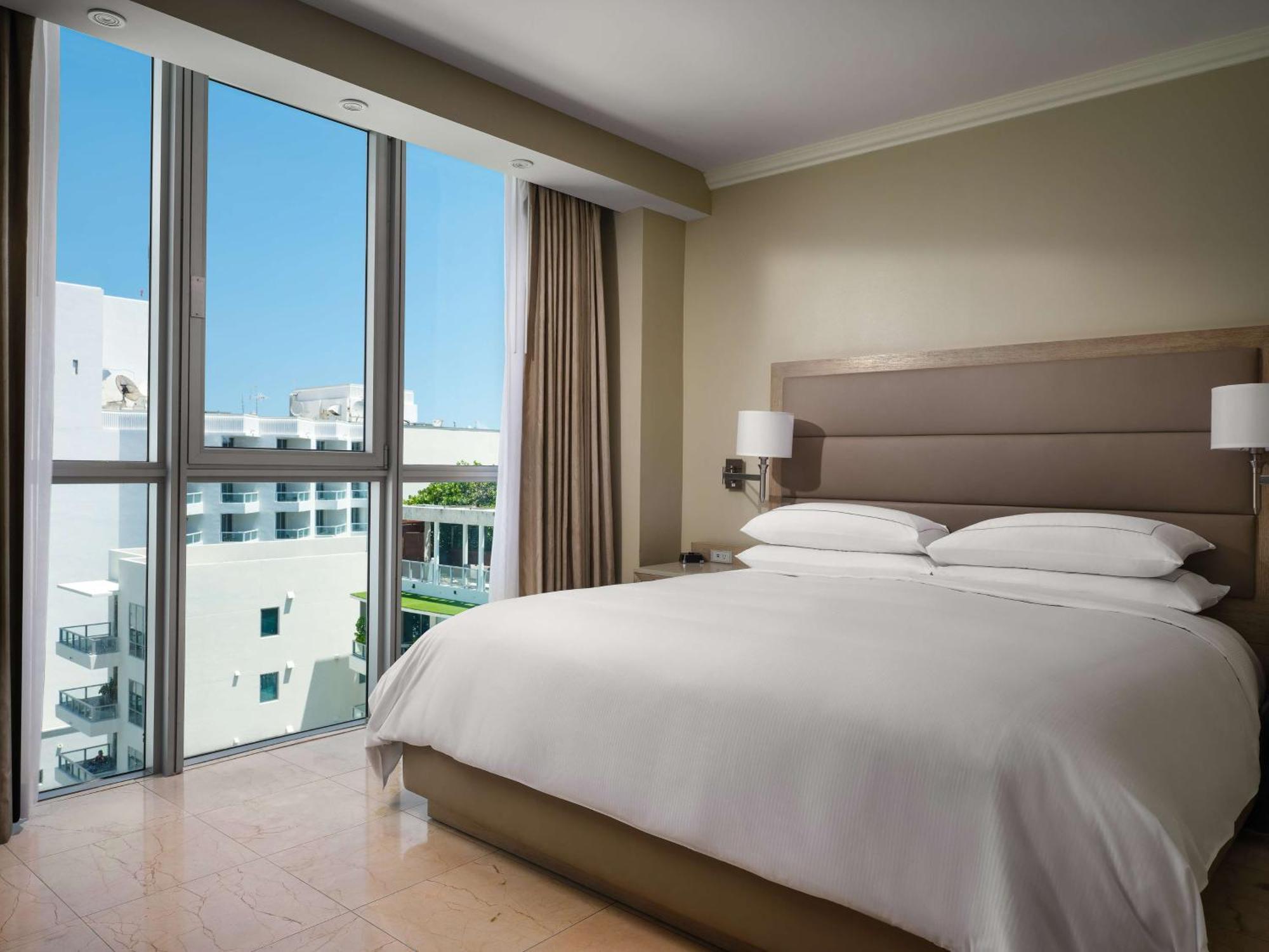 One-Bedroom King Suite with City View,1657146347:JPEG