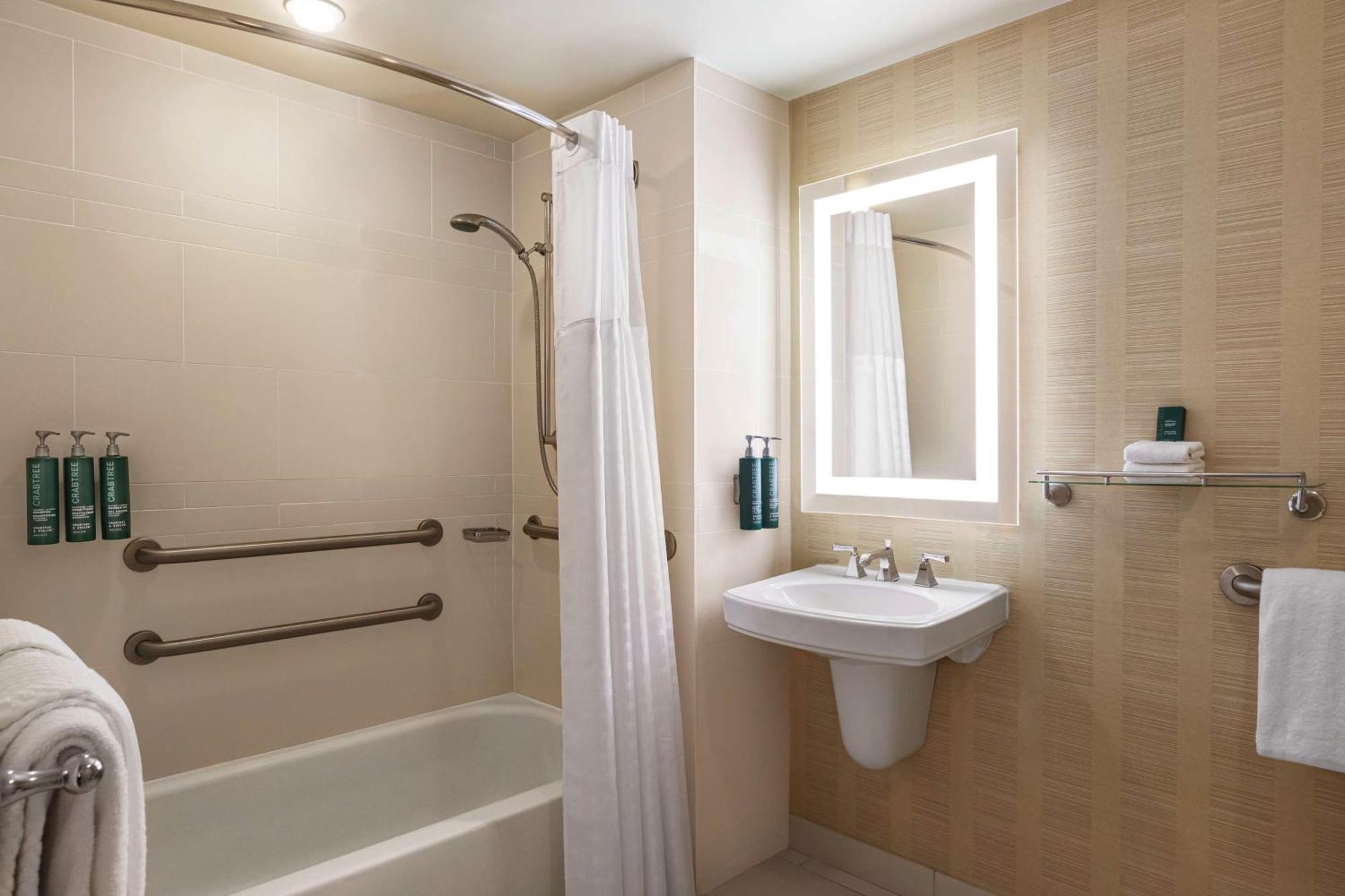 King Room Tub Mobility Hearing Access