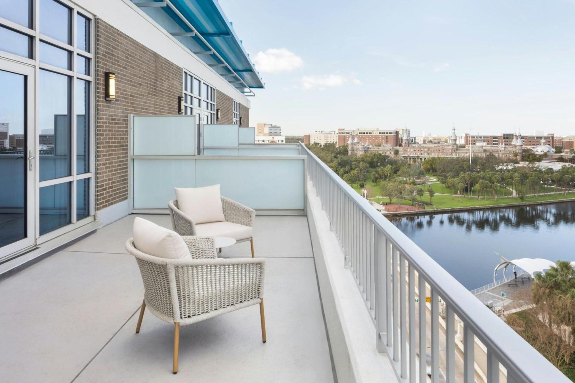 Suite, 1 King, City view, High floor, Balcony,1660313557:JPEG