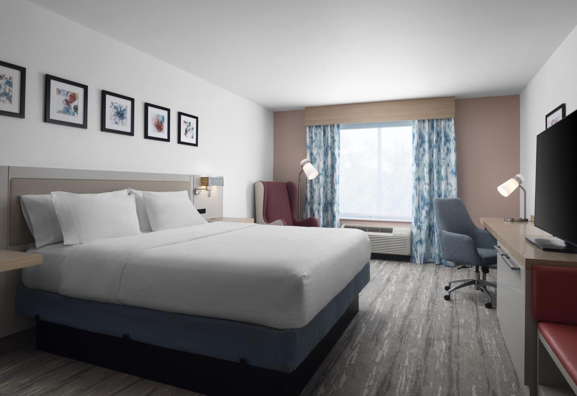 Quarto com Cama King-size com chuveiro