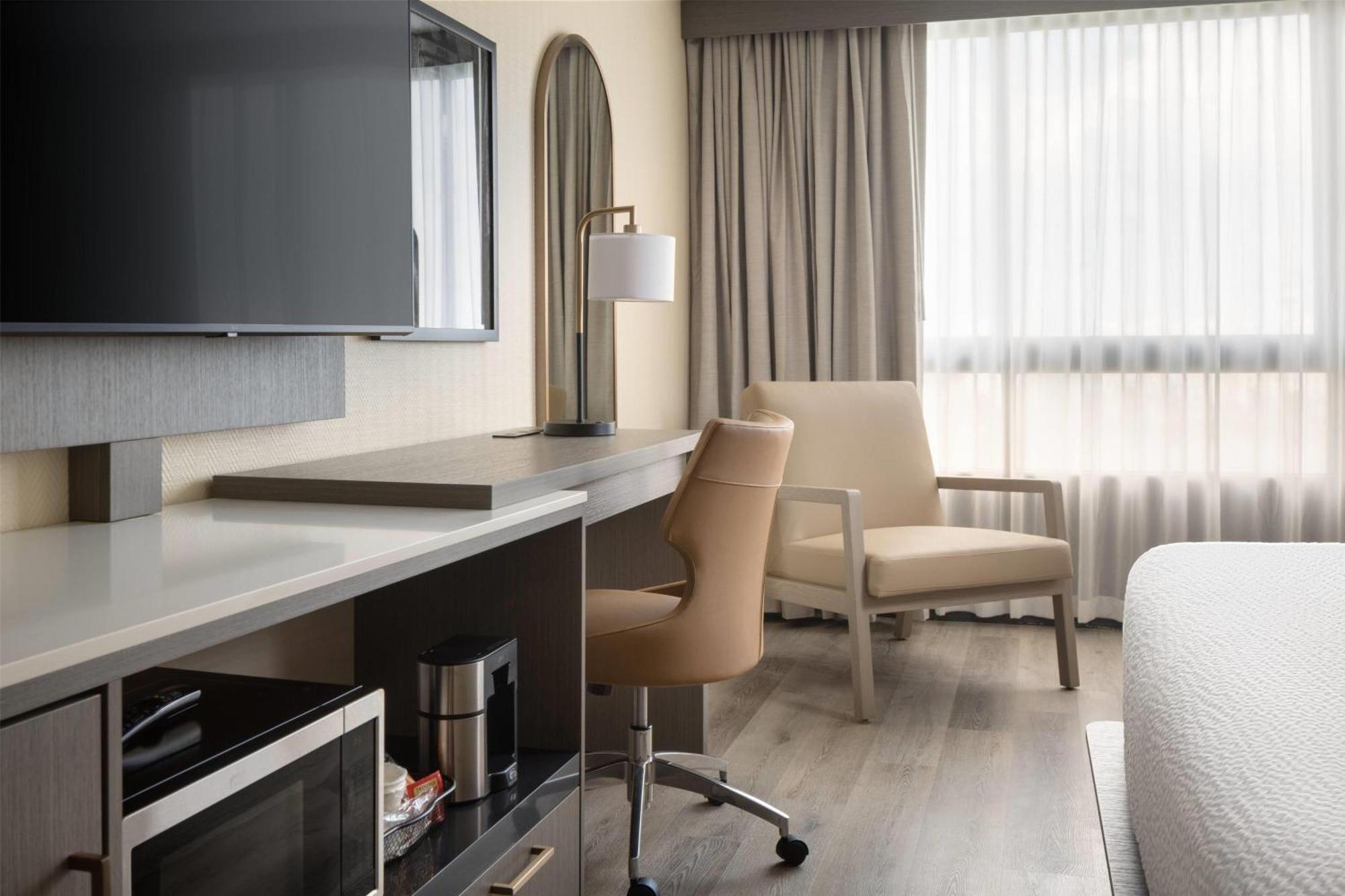 Deluxe King Room Lake View High Floor Newly Renovated NO RESORT FEE