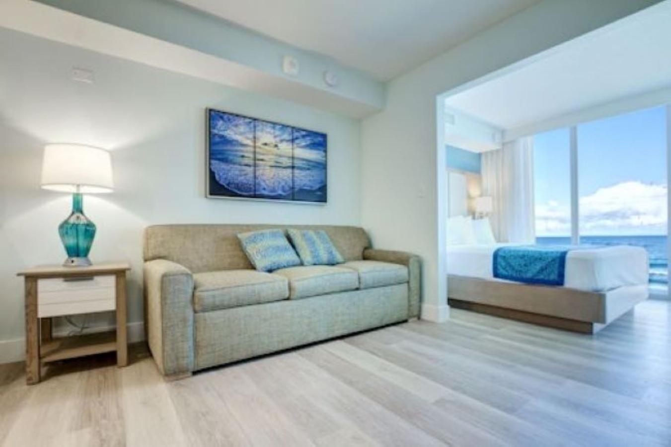 Queen Bed Studio with Sofa Bed - Ocean Front