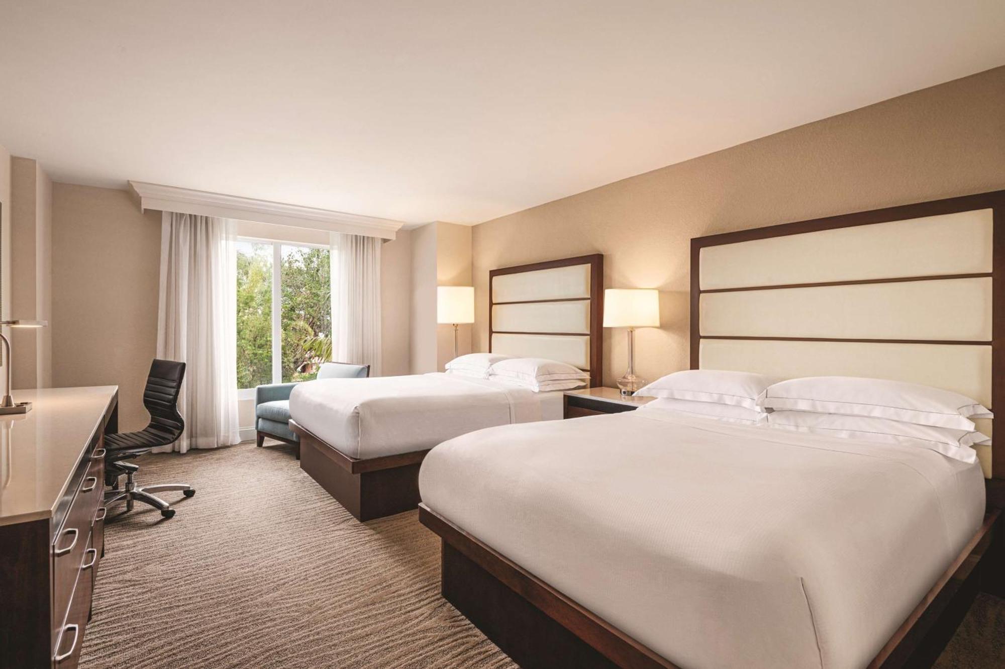 Queen Room Two Queen Beds Hearing Access