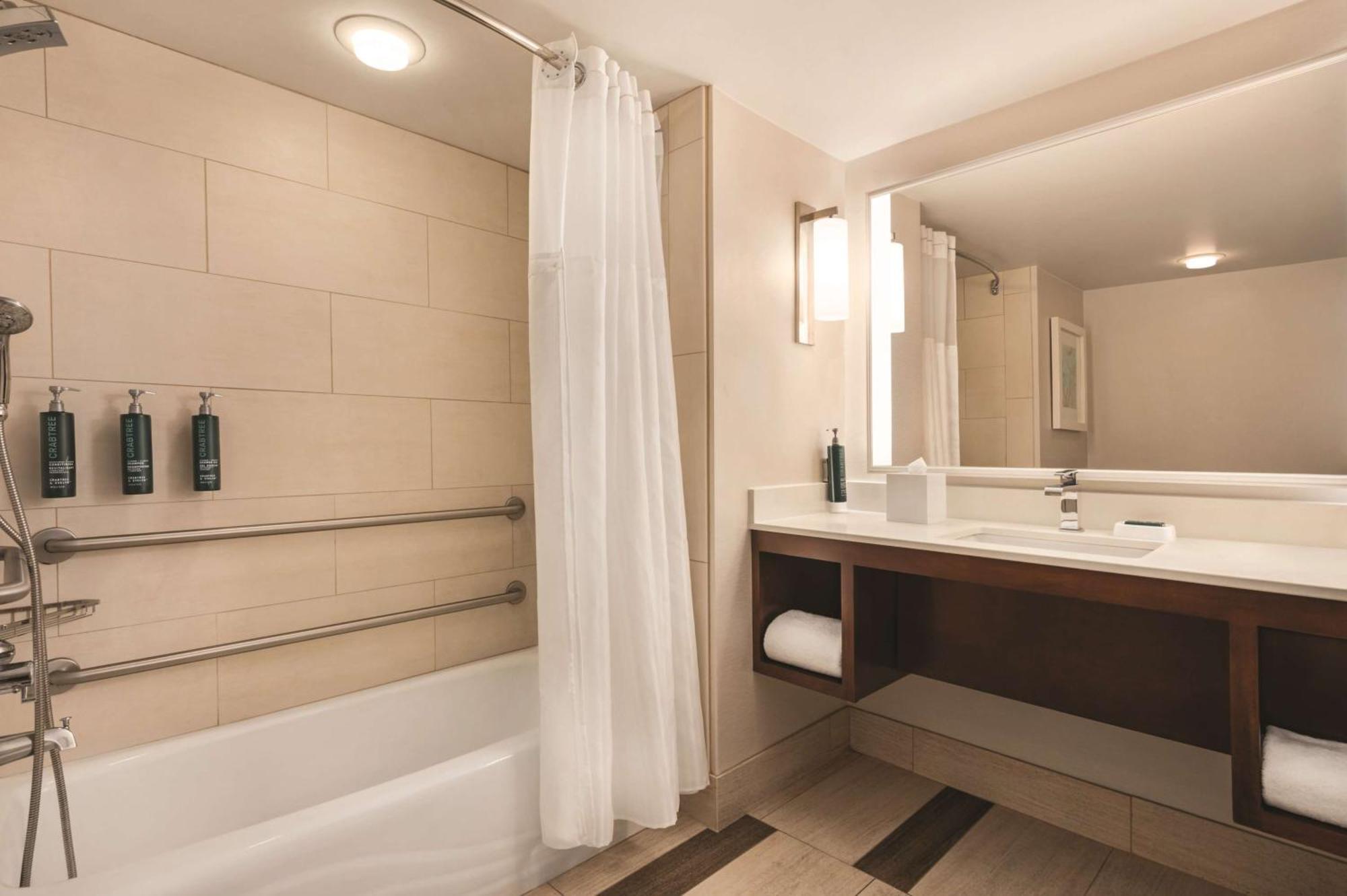 King Room Tub Mobility Hearing Access