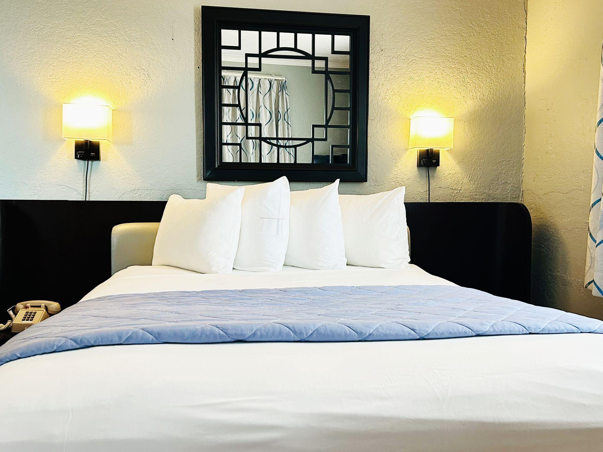 Standard Queen Room