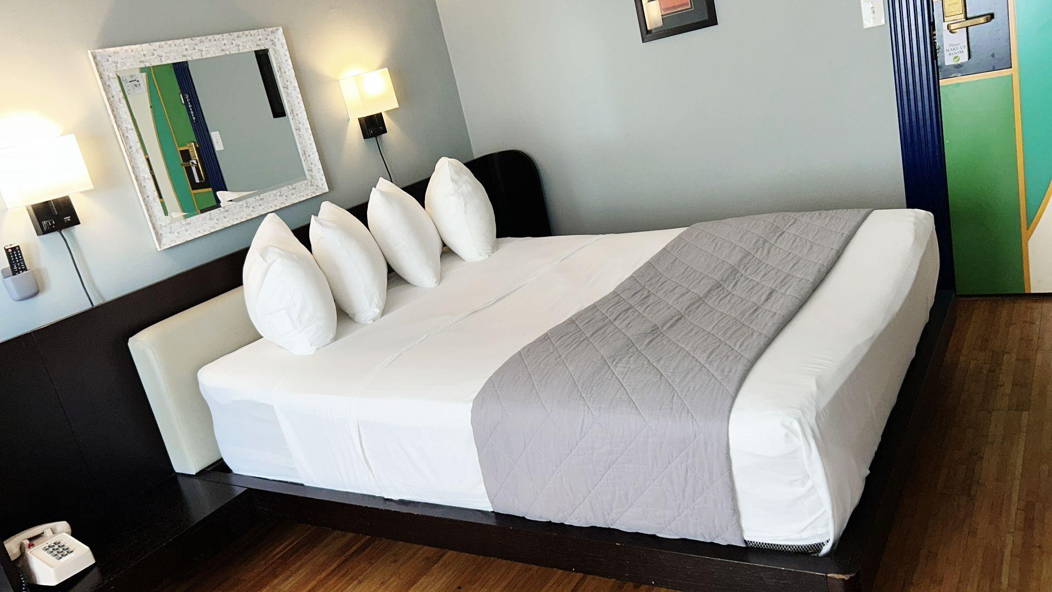 Standard Queen Room