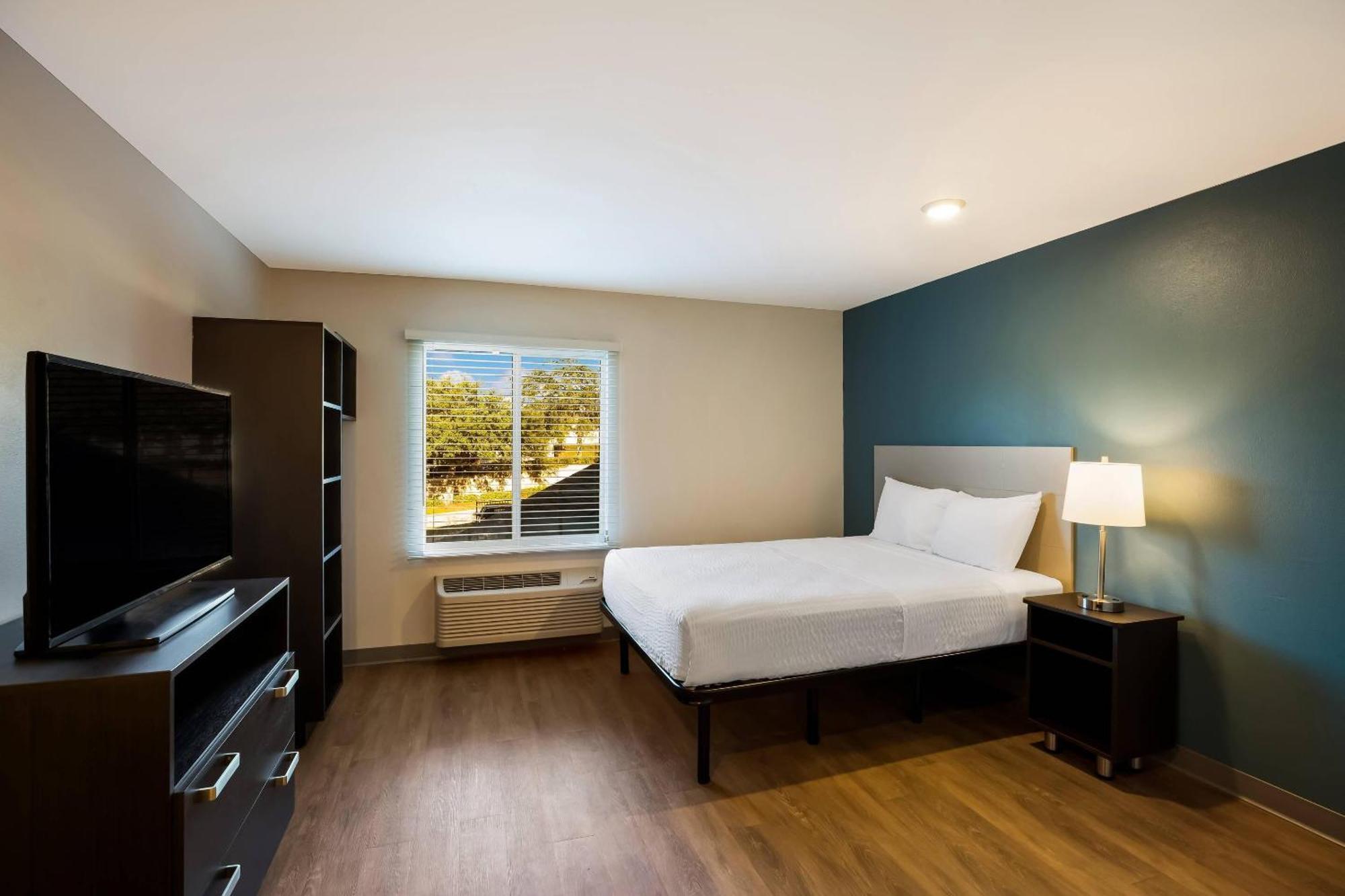 Standard Double Room Roll Shower Disability Access or Non-Smoking