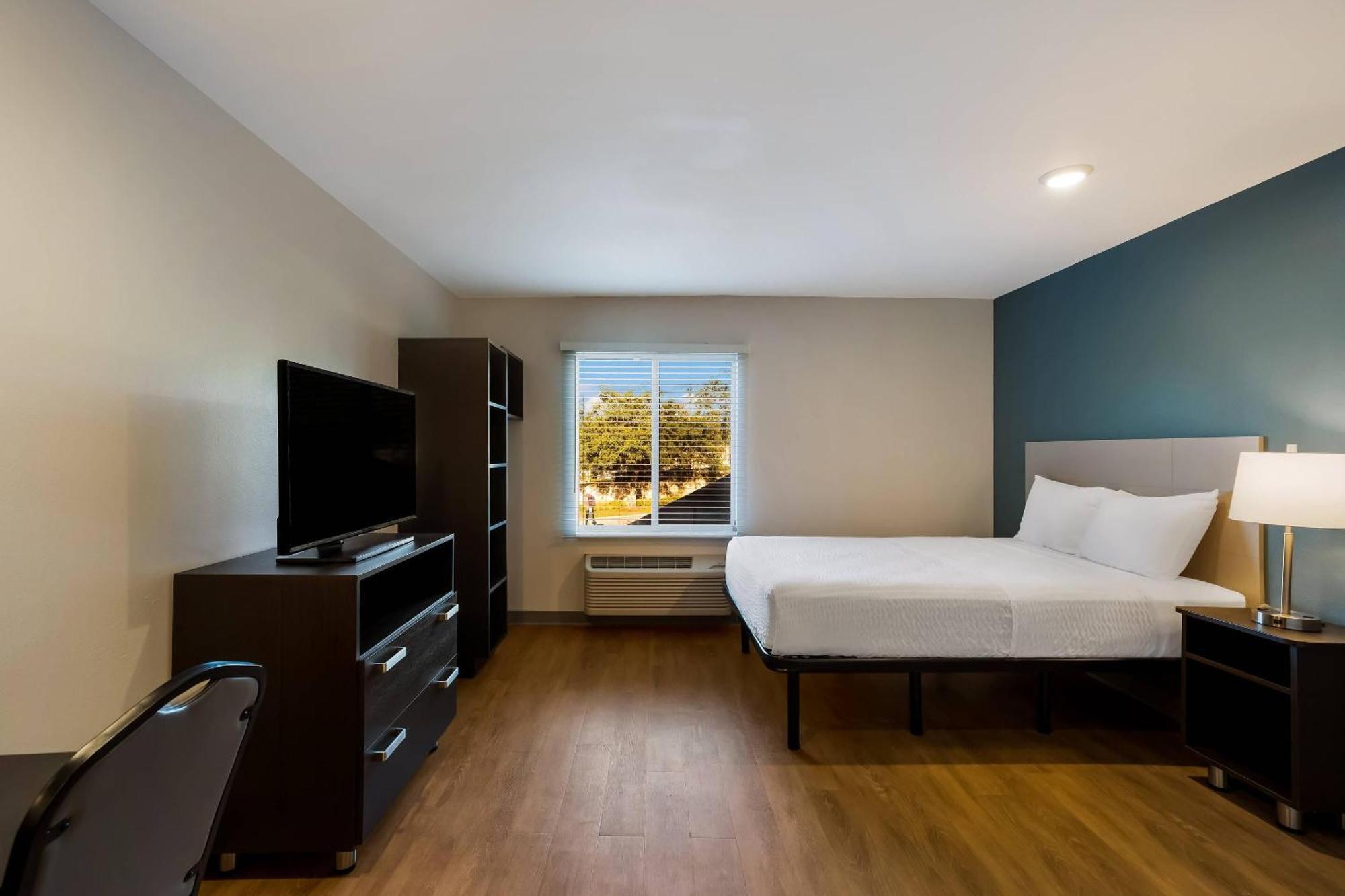 Standard Double Room Roll Shower Disability Access or Non-Smoking