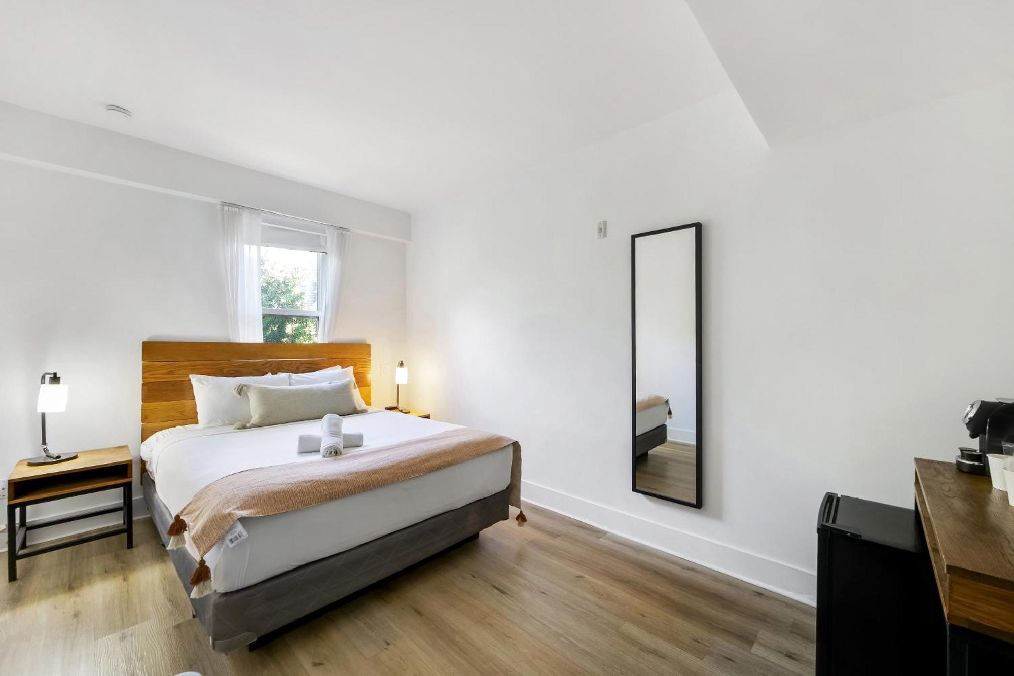 Queen Room (Self Check-in),1722992859:JPEG