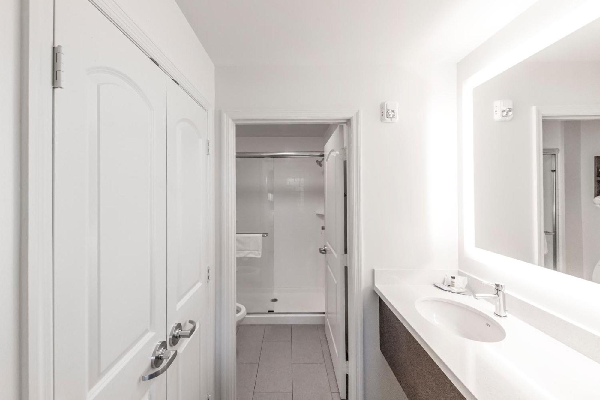 One-Bedroom King Suite