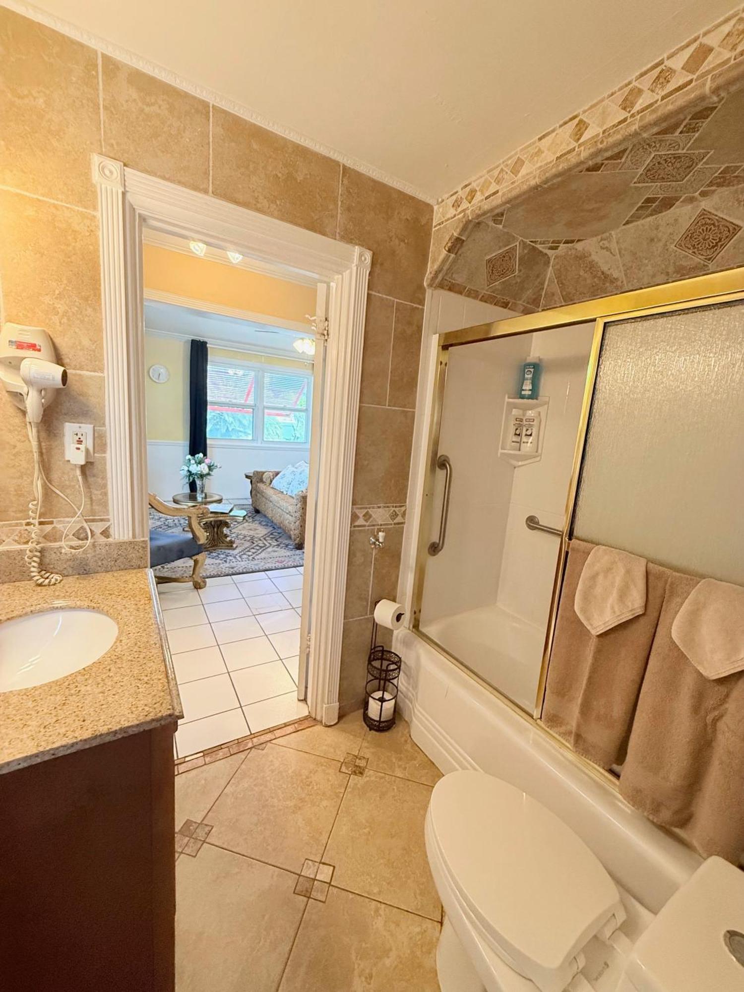 One-Bedroom Suite
