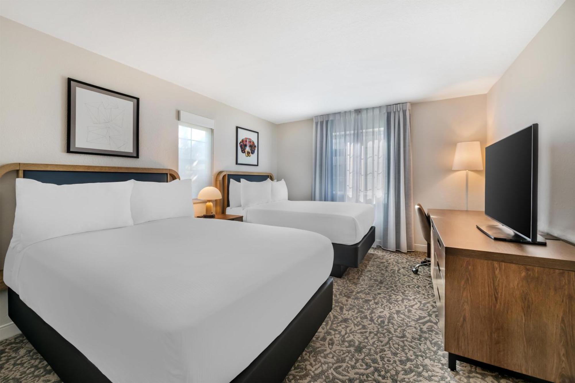 Two-Bedroom Suite King Two Double Beds