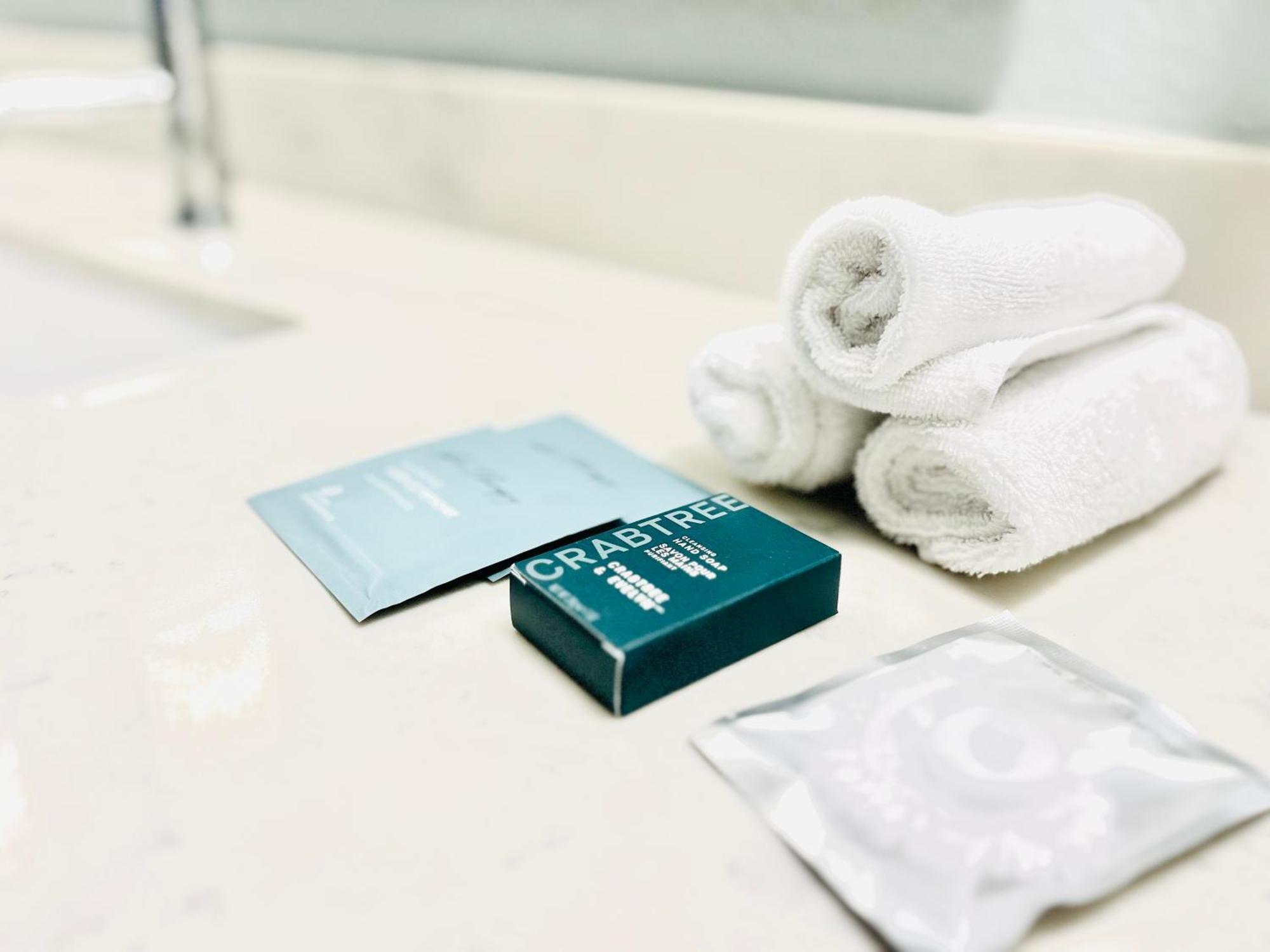 Chambre avec 2 Lits Queen-Size et Baignoire - Accessible aux Personnes à Mobilité Réduite
