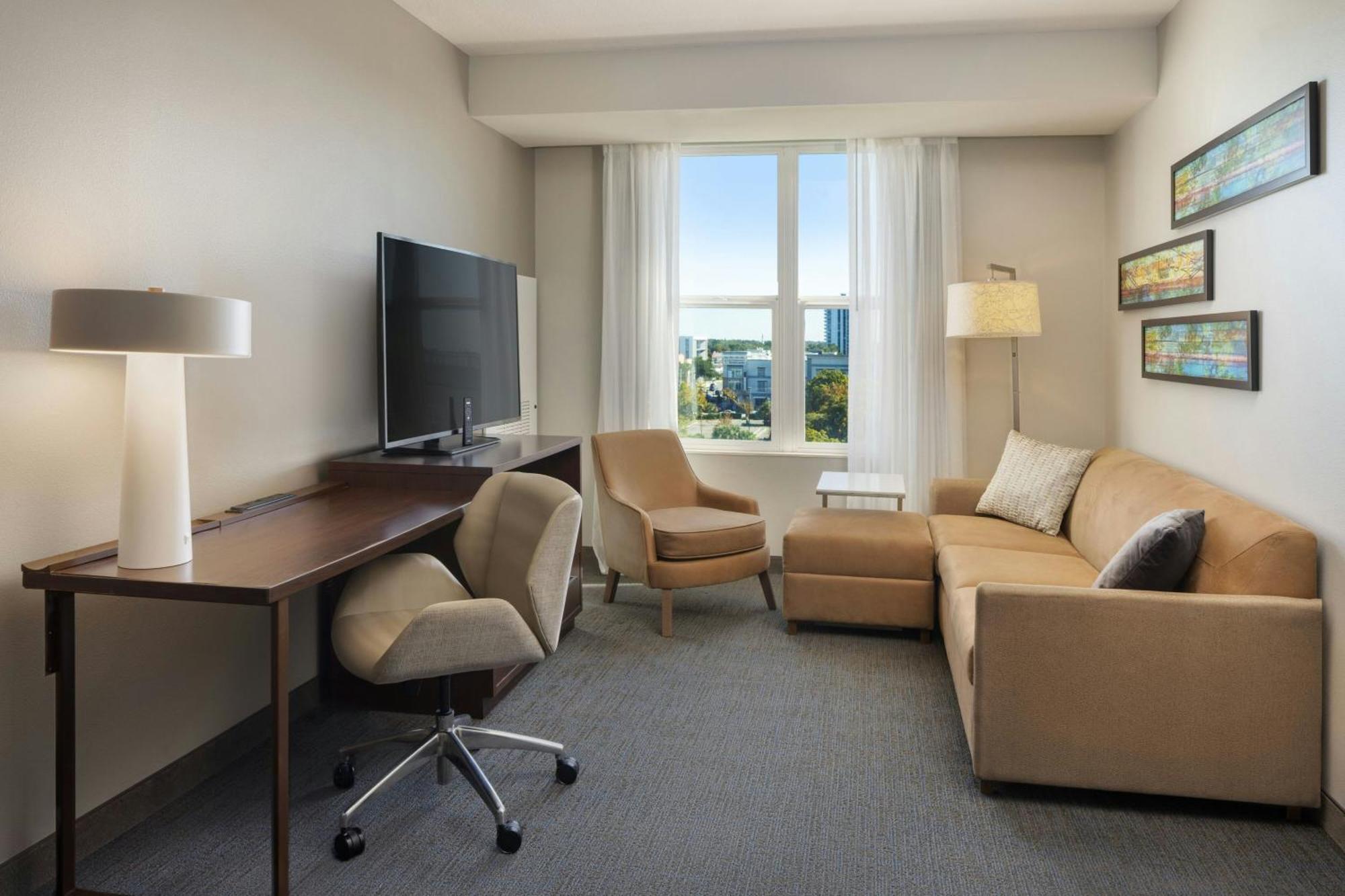 Two-Bedroom Suite with One King Bed and One Queen Bed,1742938133:JPEG