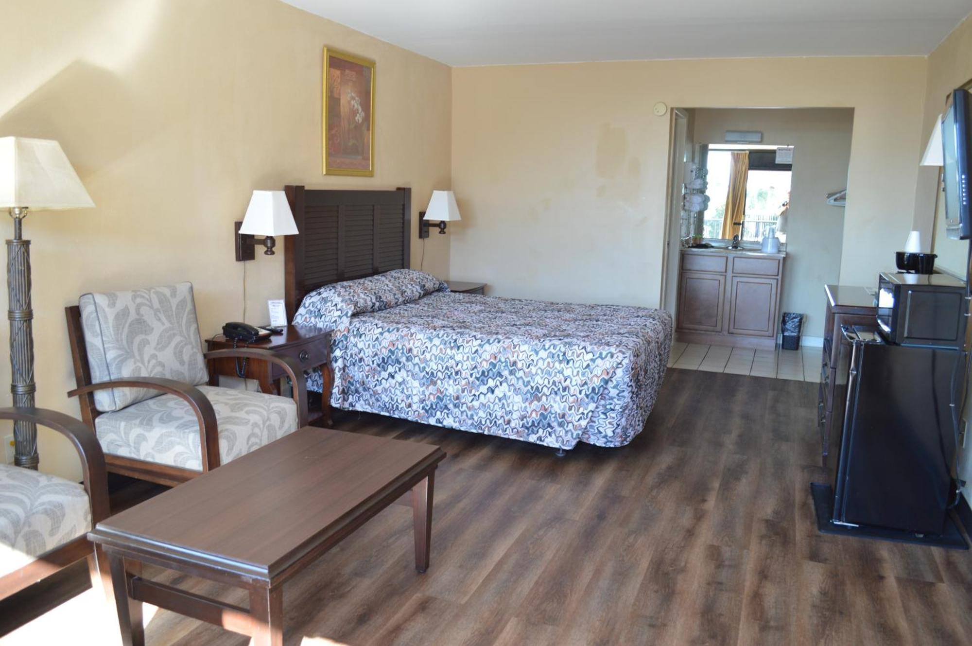 Standard Queen Room