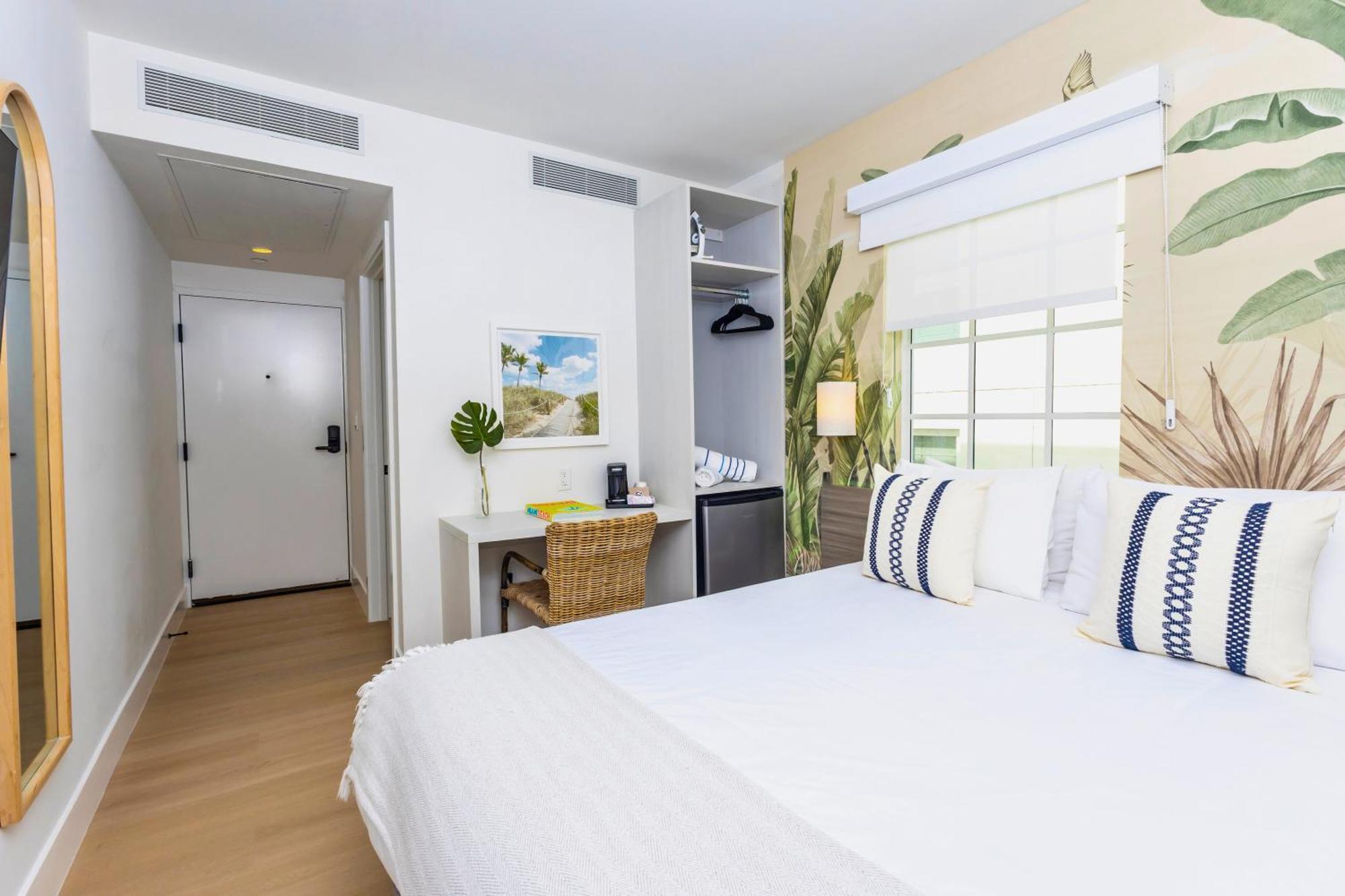 Habitación con cama grande