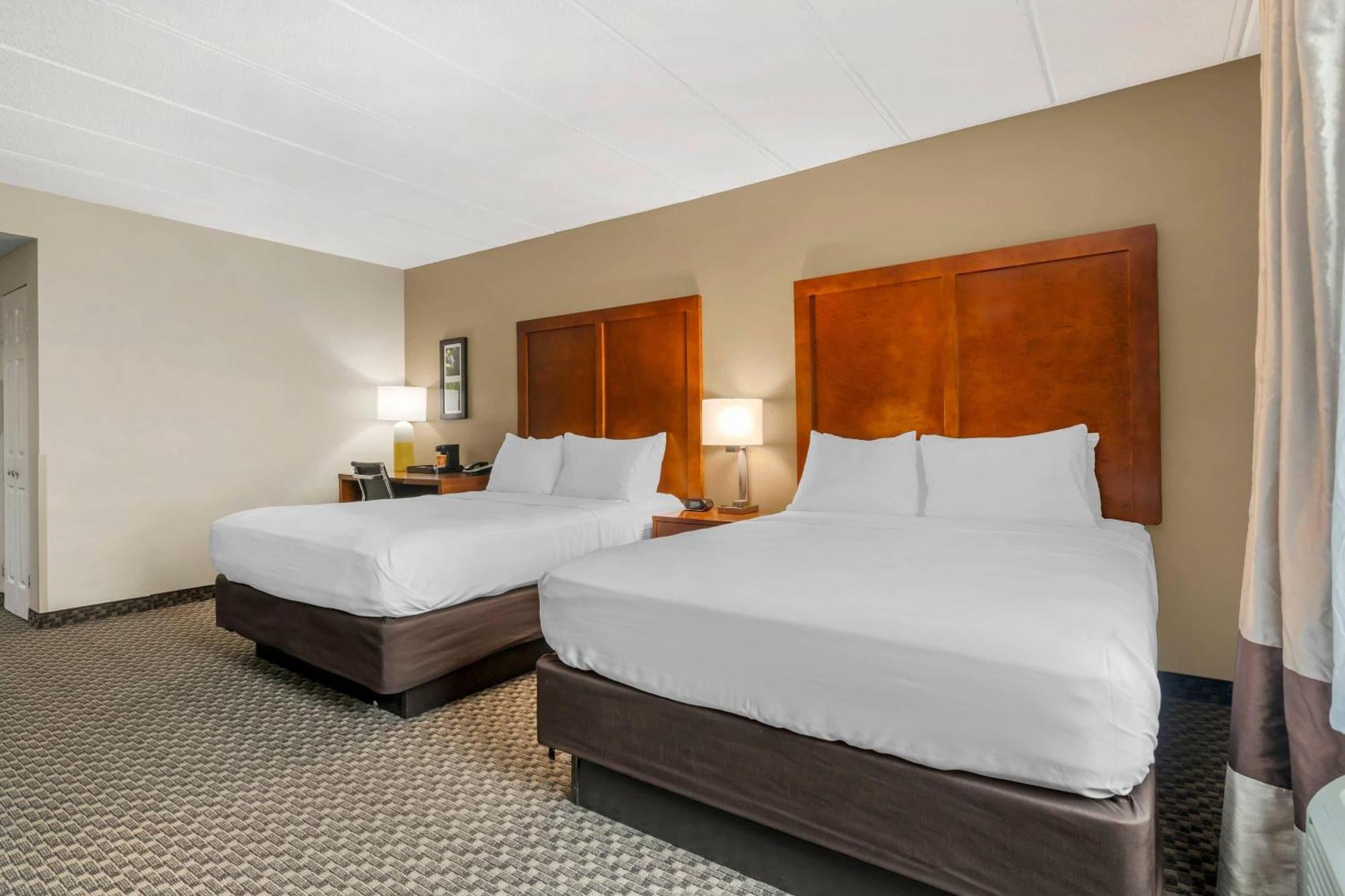 Queen Suite Two Queen Beds Sofa Bed Non-Smoking