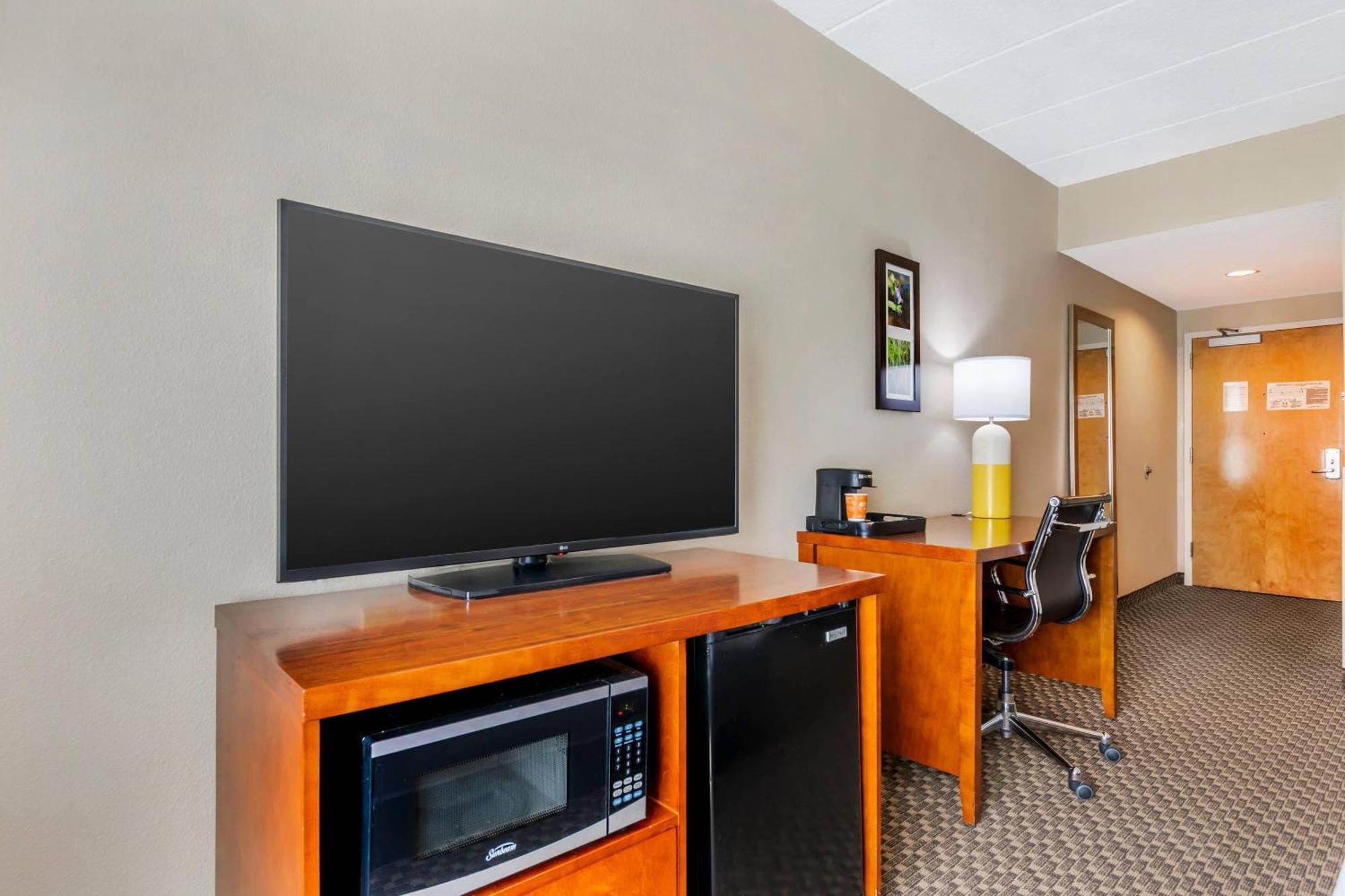 King Suite Accessible or Non-Smoking
