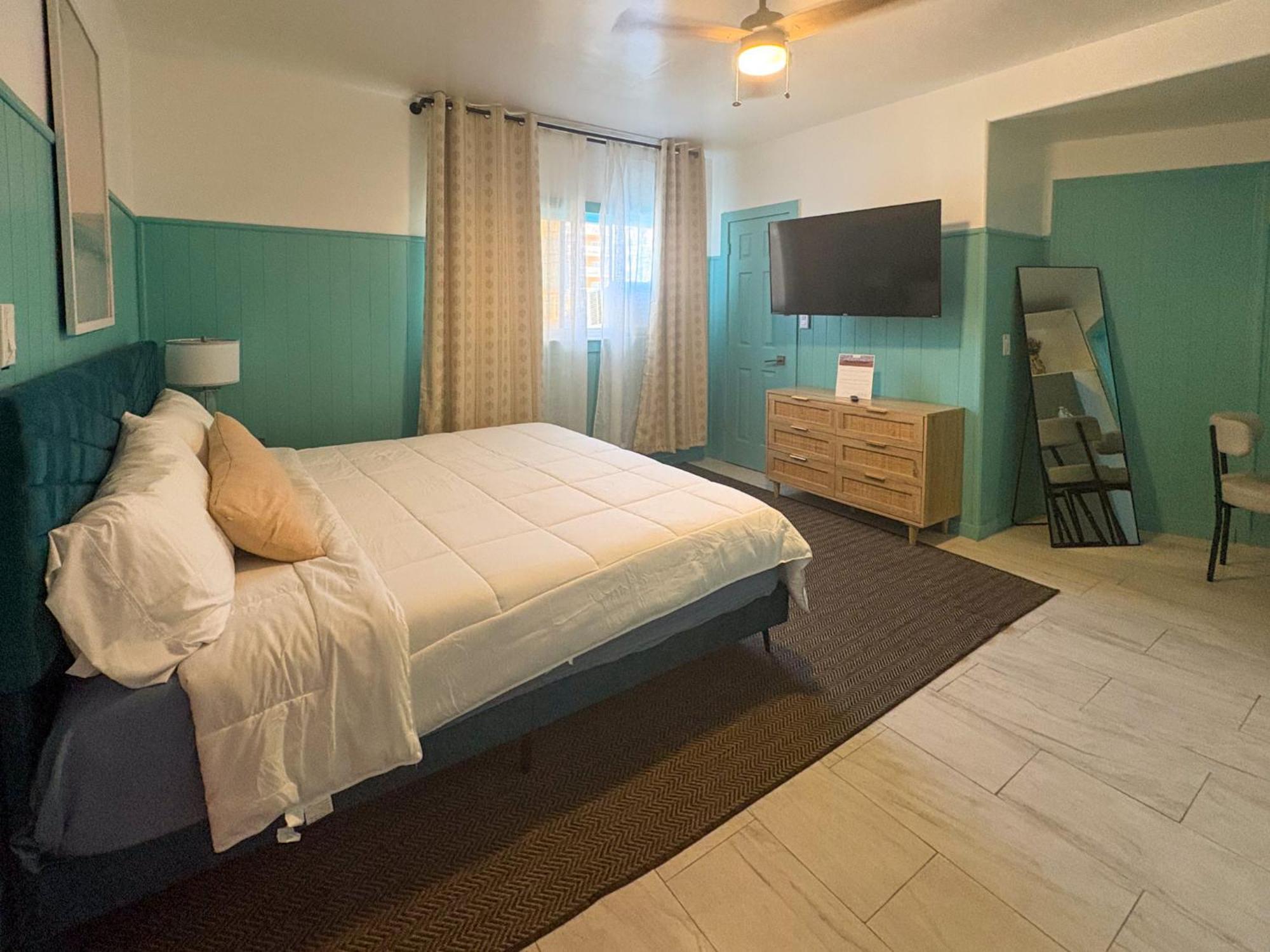 Deluxe King Suite