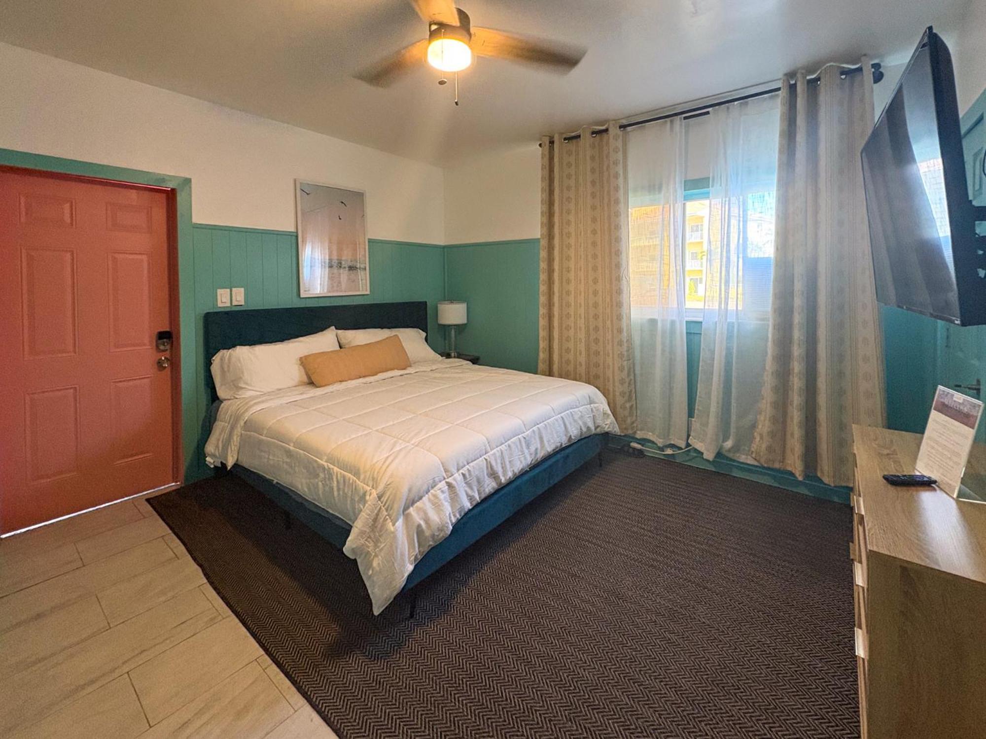 Deluxe King Suite