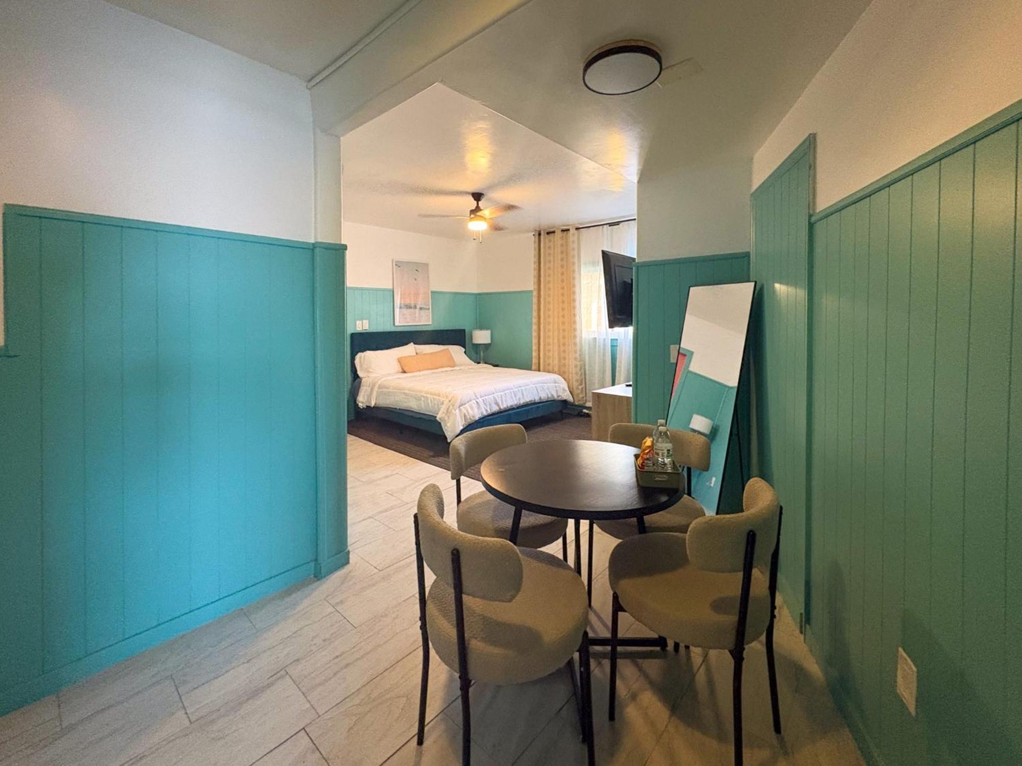 Deluxe King Suite