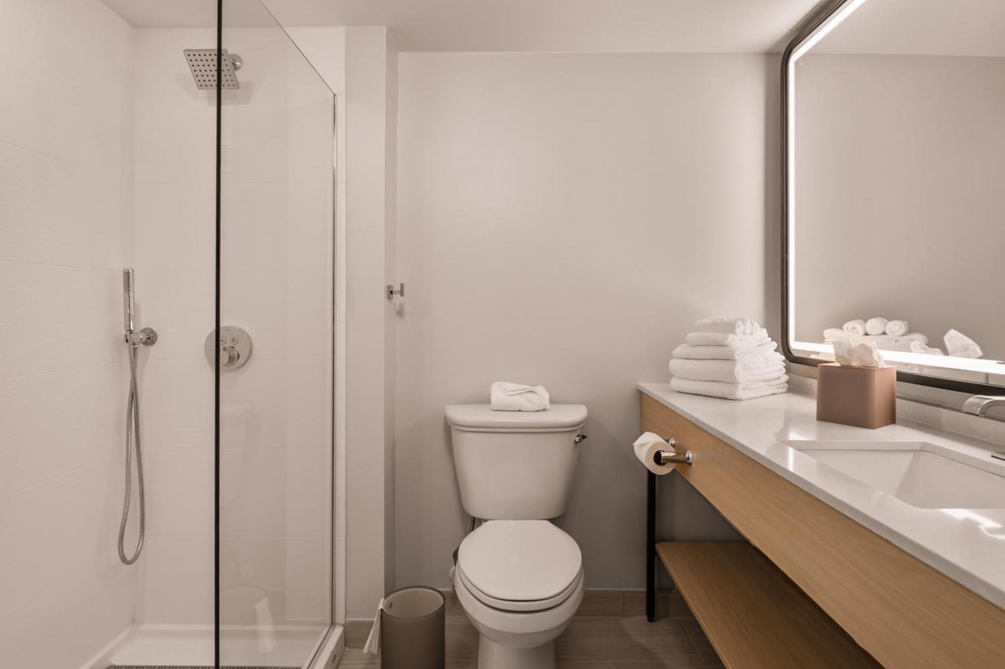 Two Queen Beds Pool Access - Non Smoking