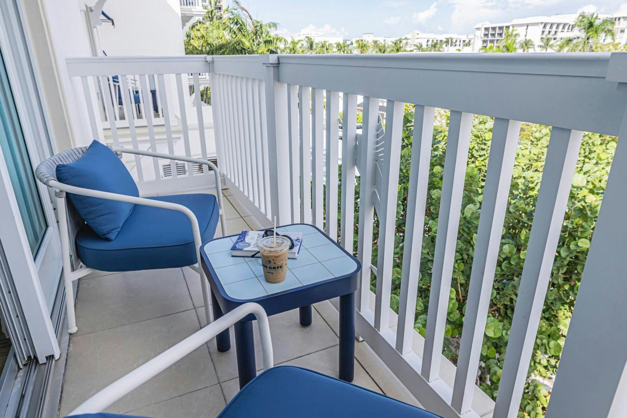 Deluxe Queen Room Two Queen Beds Balcony City View