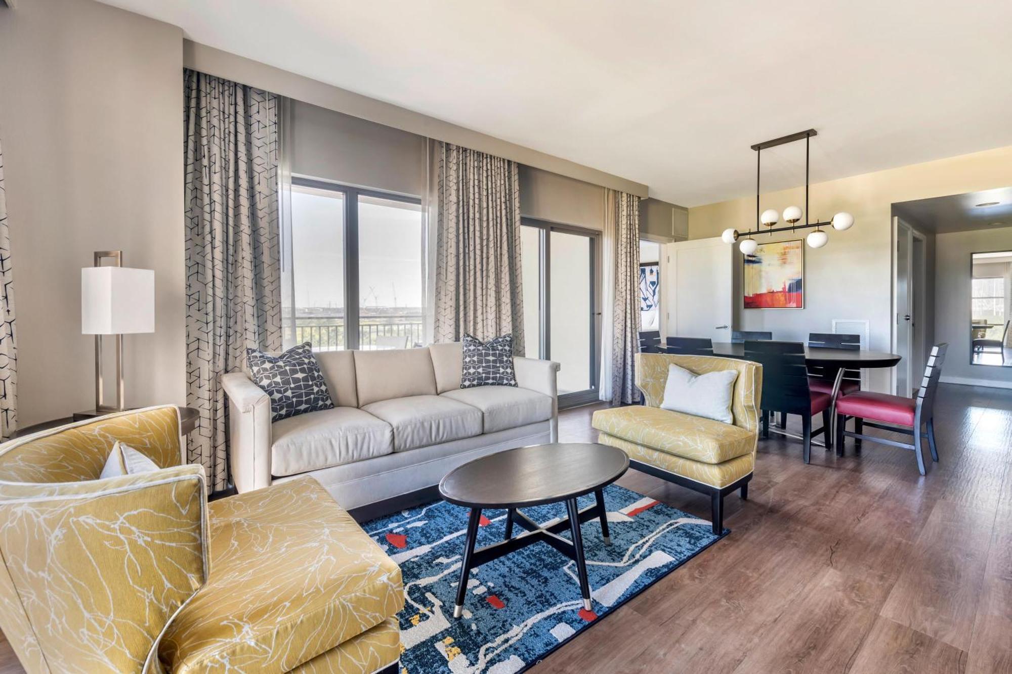 Suite de 2 dormitorios con sofá cama y cocina