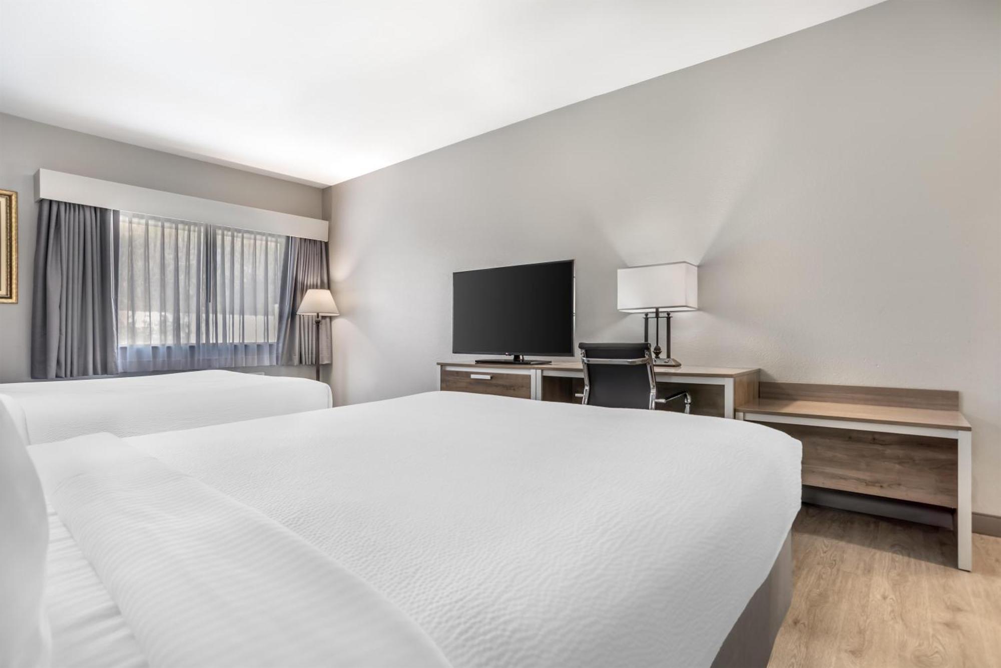 Queen Room with Two Queen Beds - Non-Smoking,1758549069:JPEG