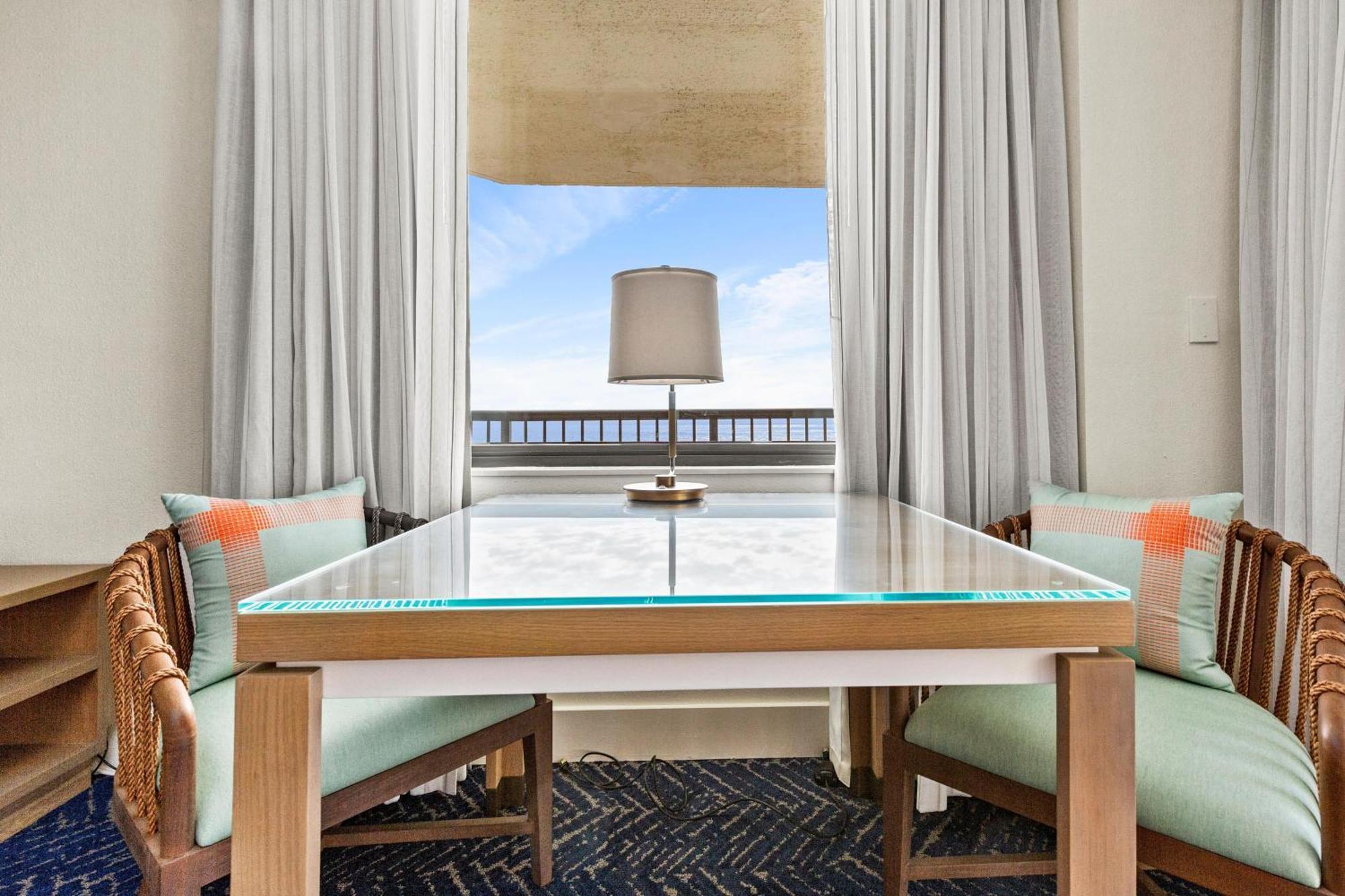 Habitación Doble con cama grande frente a la playa