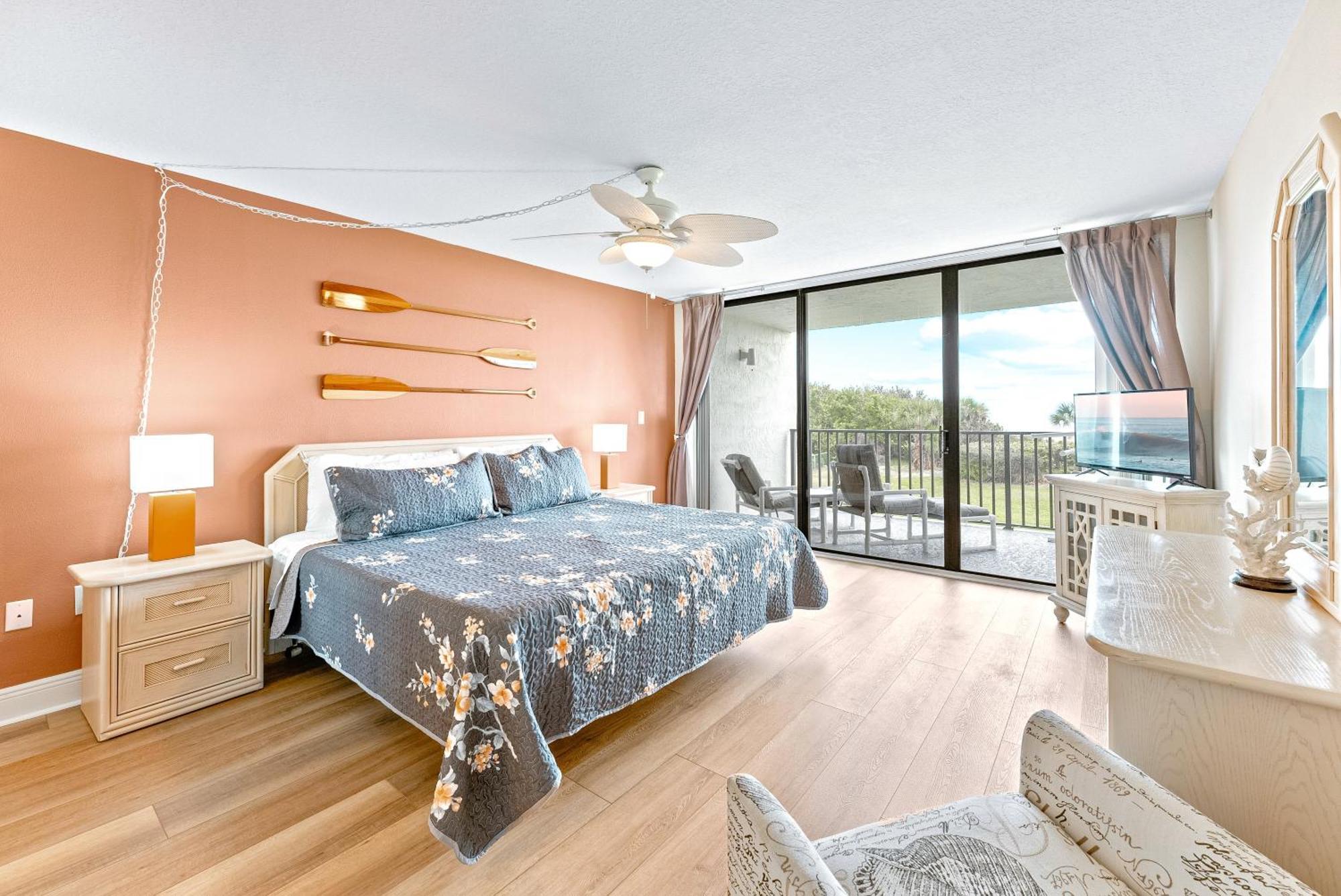 Two-Bedroom Apartment Direct Ocean View Unit 202